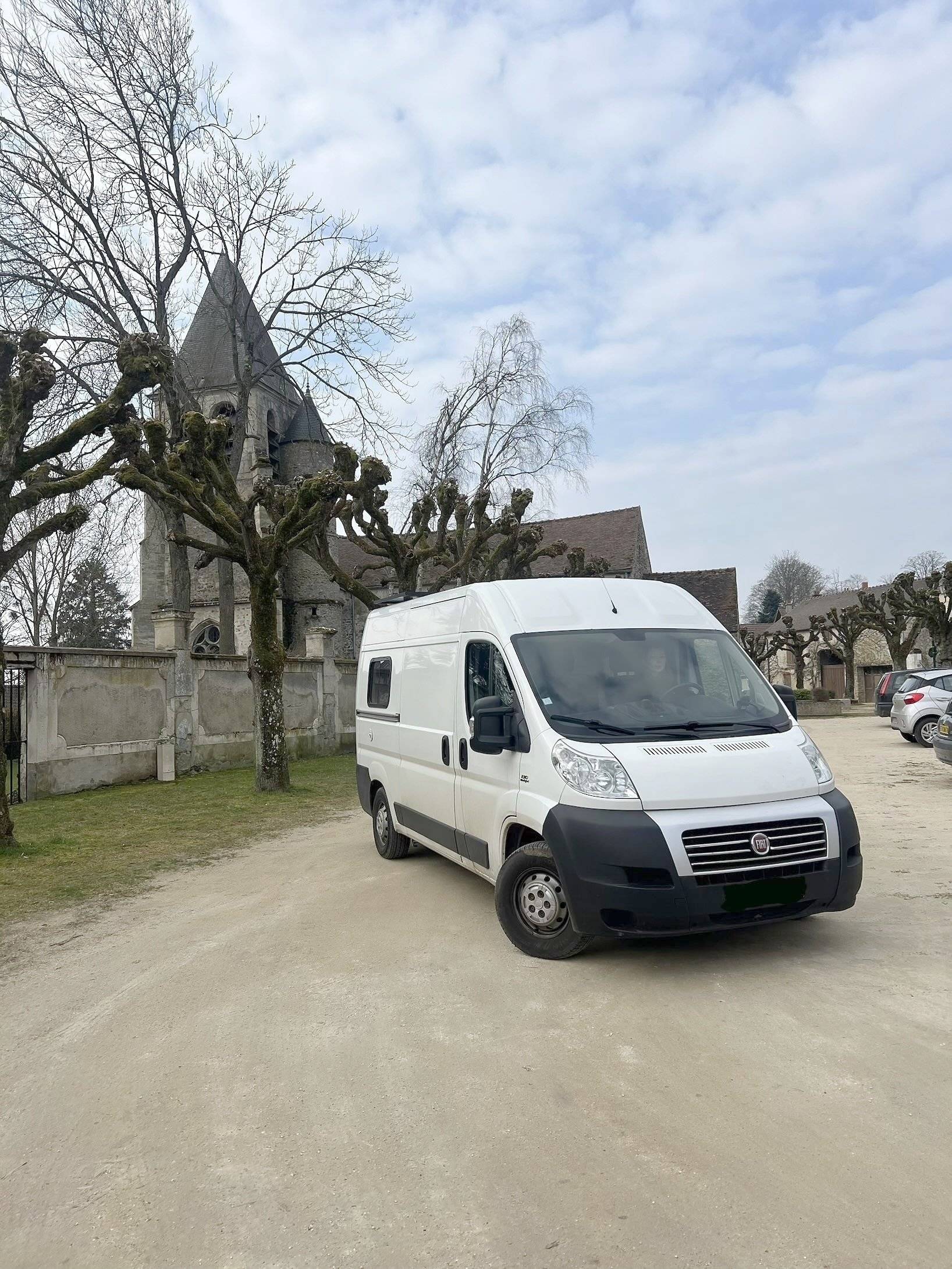 schräge Vorderansicht Fiat Ducato 2,3 130 ch - Yescapa