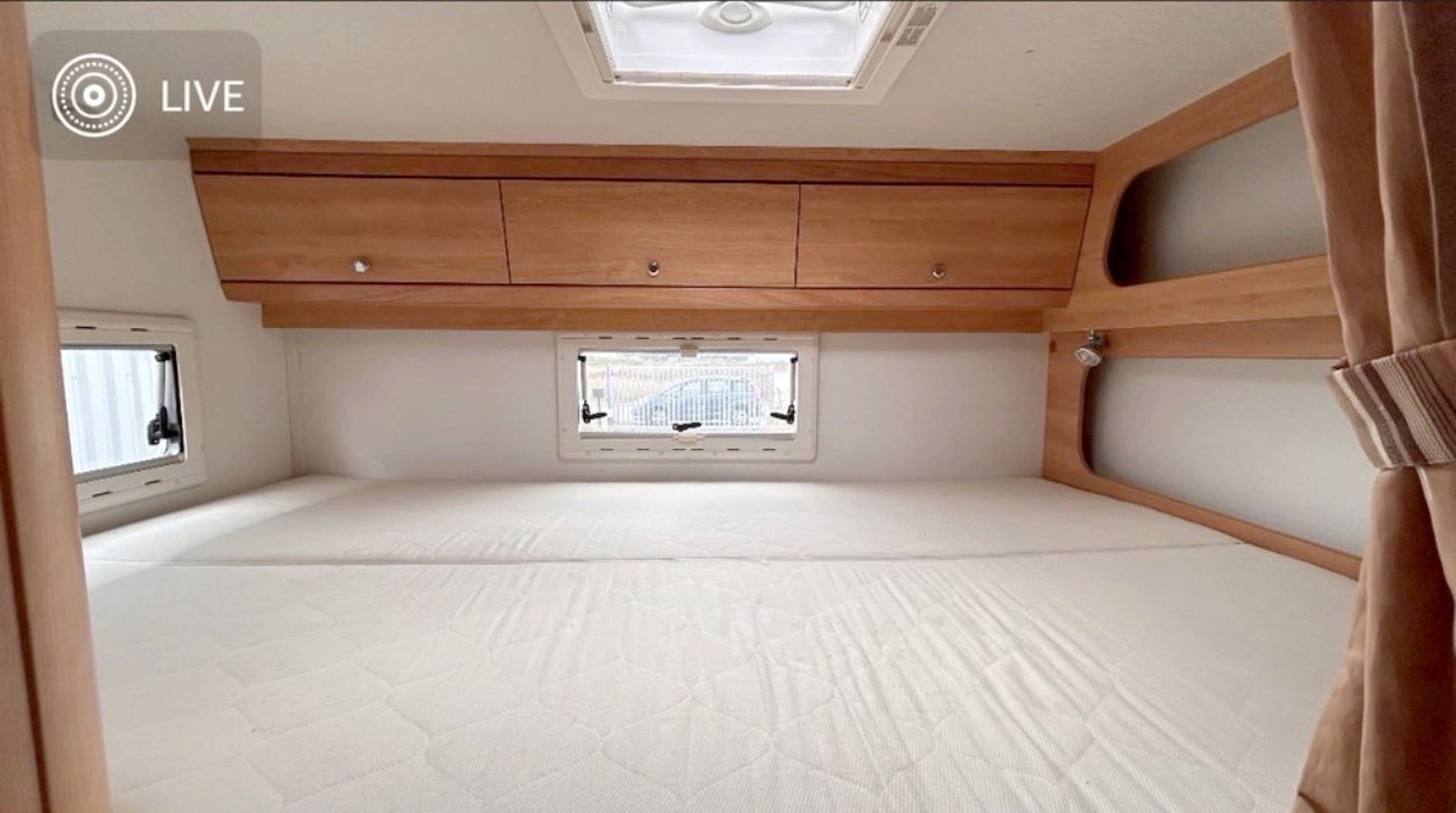 Berth Ford Transit 2,2 l TDCi 130 ch. - Yescapa