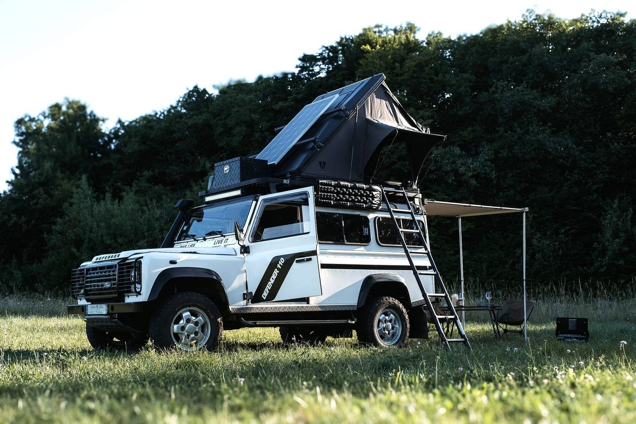 Vue avant de 3/4 Land Rover Defender - Yescapa