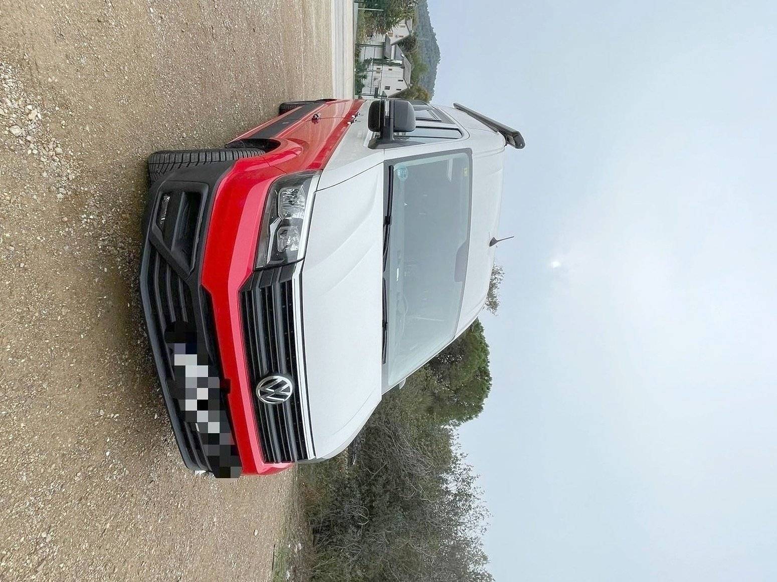Vue avant de 3/4 Volkswagen Crafter 2,0 l 102 ch - Yescapa