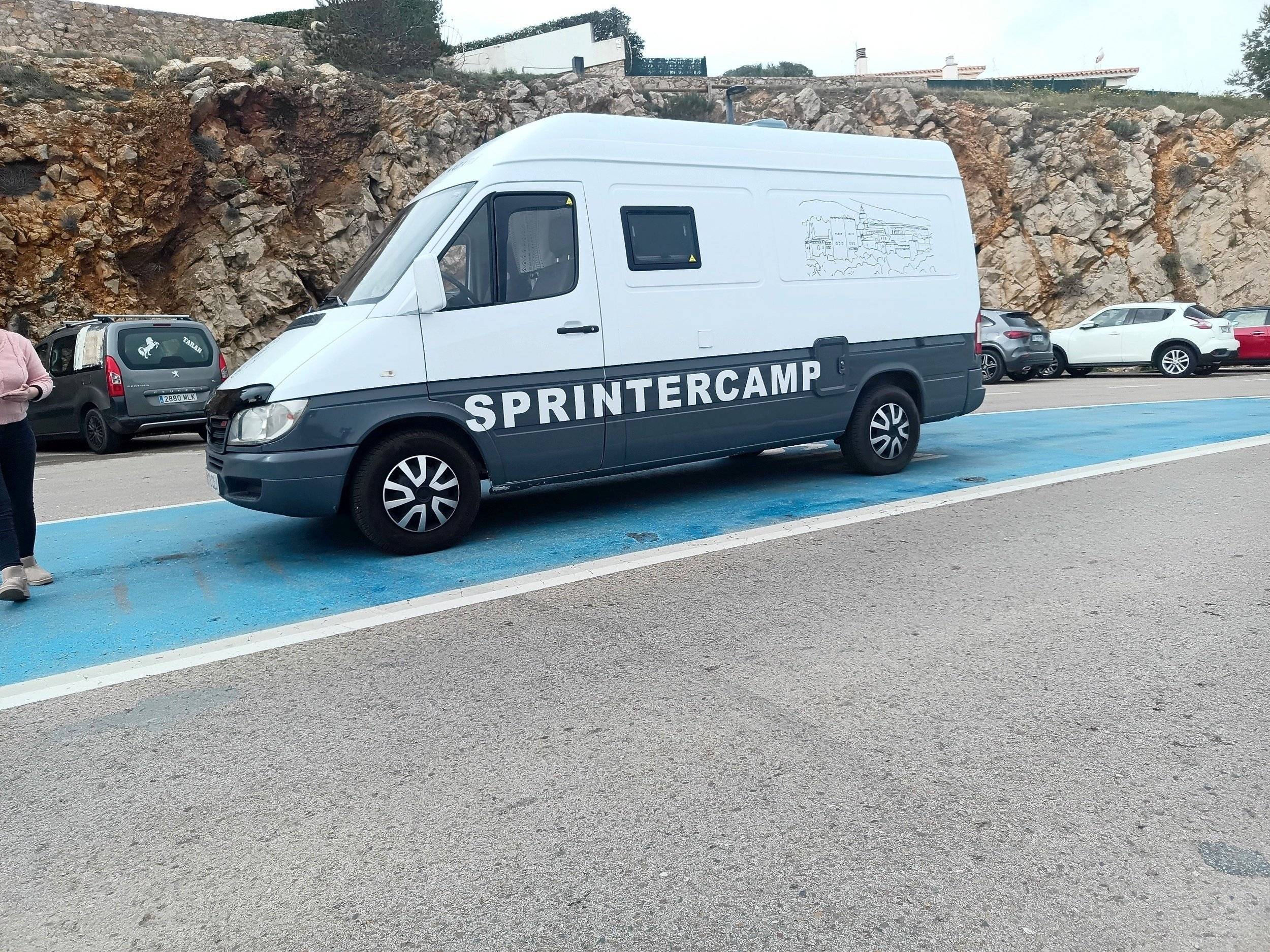 Front view from 3/4 Mercedes Sprinter 2,2 l 130 ch - Yescapa