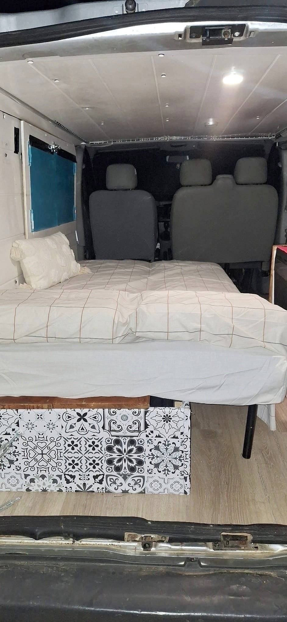Couchages Nissan Primastar - Yescapa