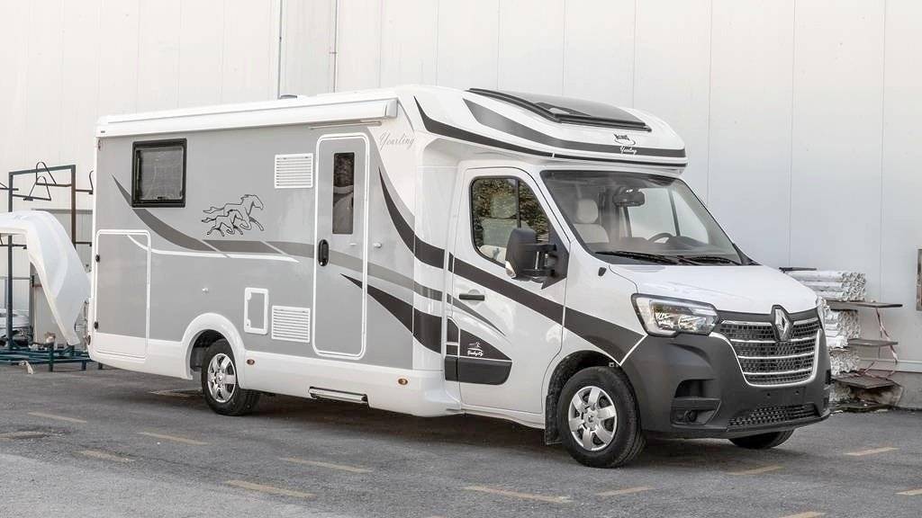 Vue avant de 3/4 Renault Master 2,3 l 165 ch - Yescapa