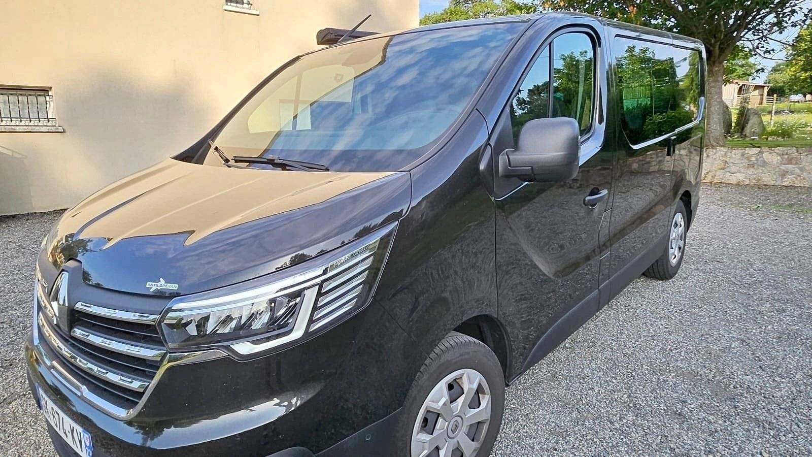 Vista del vehicle angle davanter Renault - Yescapa