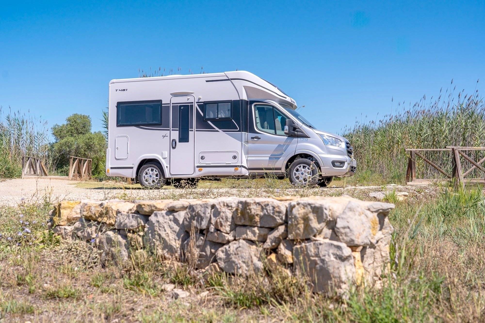 Voorkant 3/4 Ford Transit 2,0 l 170 ch - Yescapa