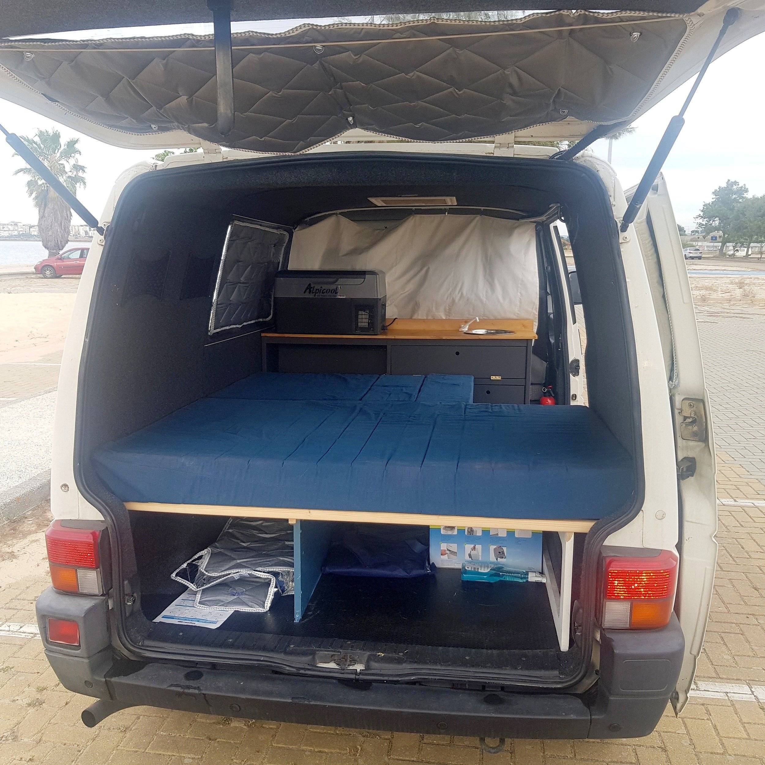 Couchages Volkswagen Transporter T4 2.4D - Yescapa