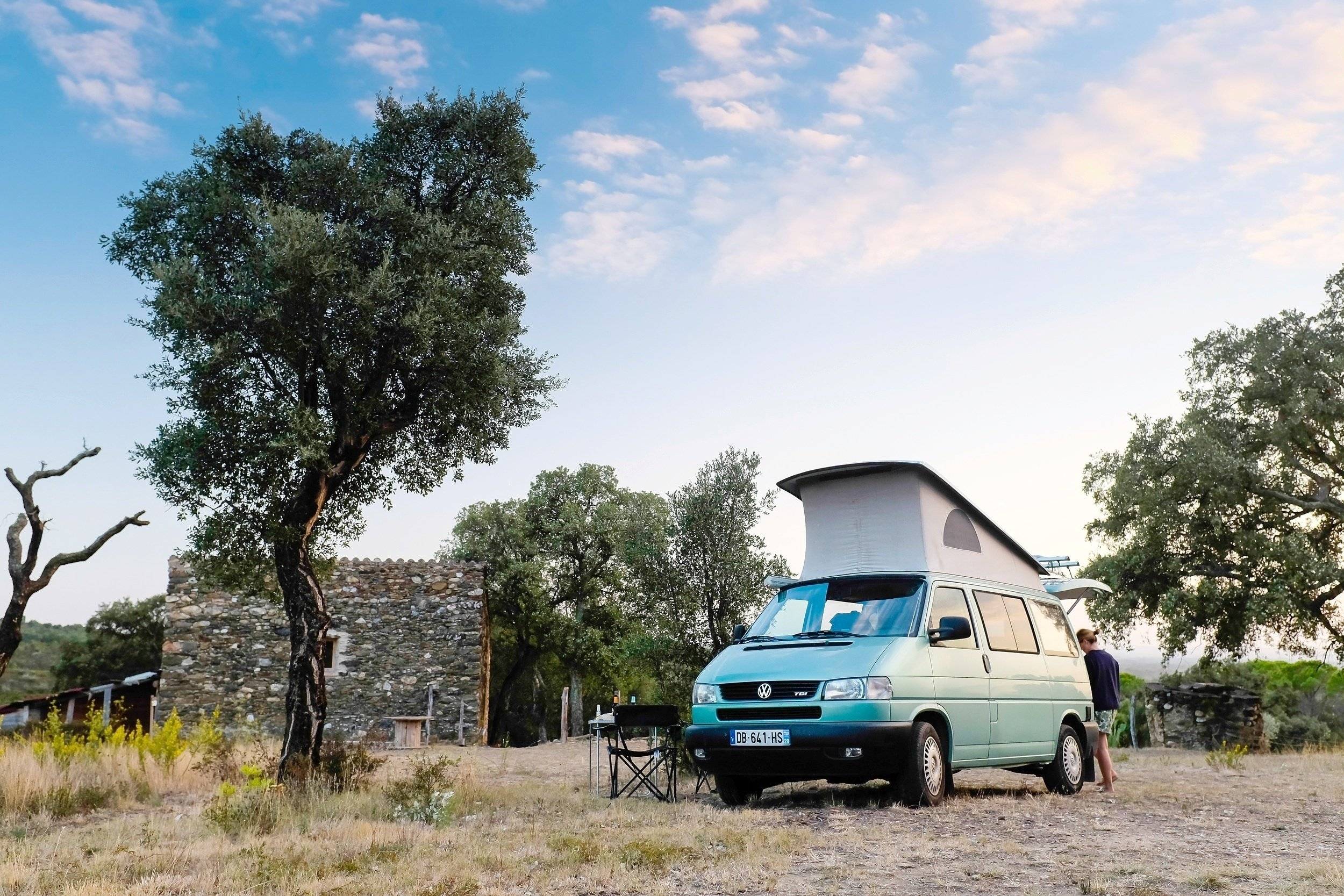 Front view from 3/4 Volkswagen VOLKSWAGEN CALIFORNIA - Yescapa