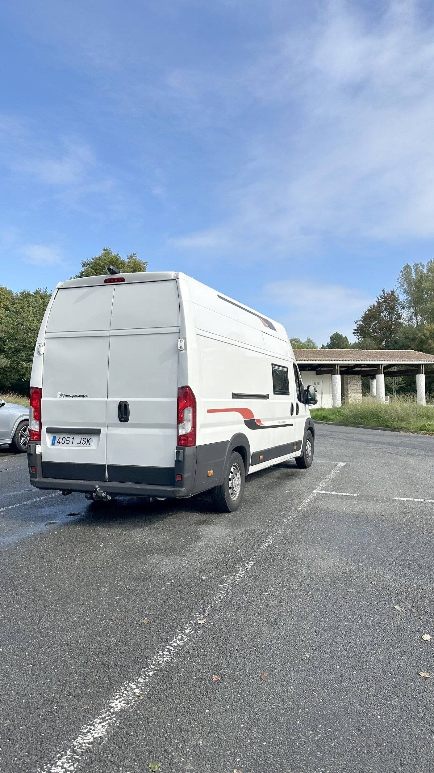 Vue avant de 3/4 Peugeot Boxer - Yescapa