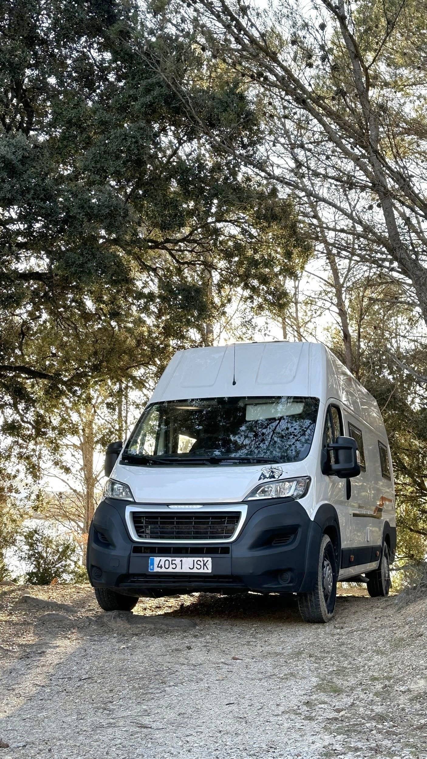 Voorkant 3/4 Peugeot Boxer - Yescapa