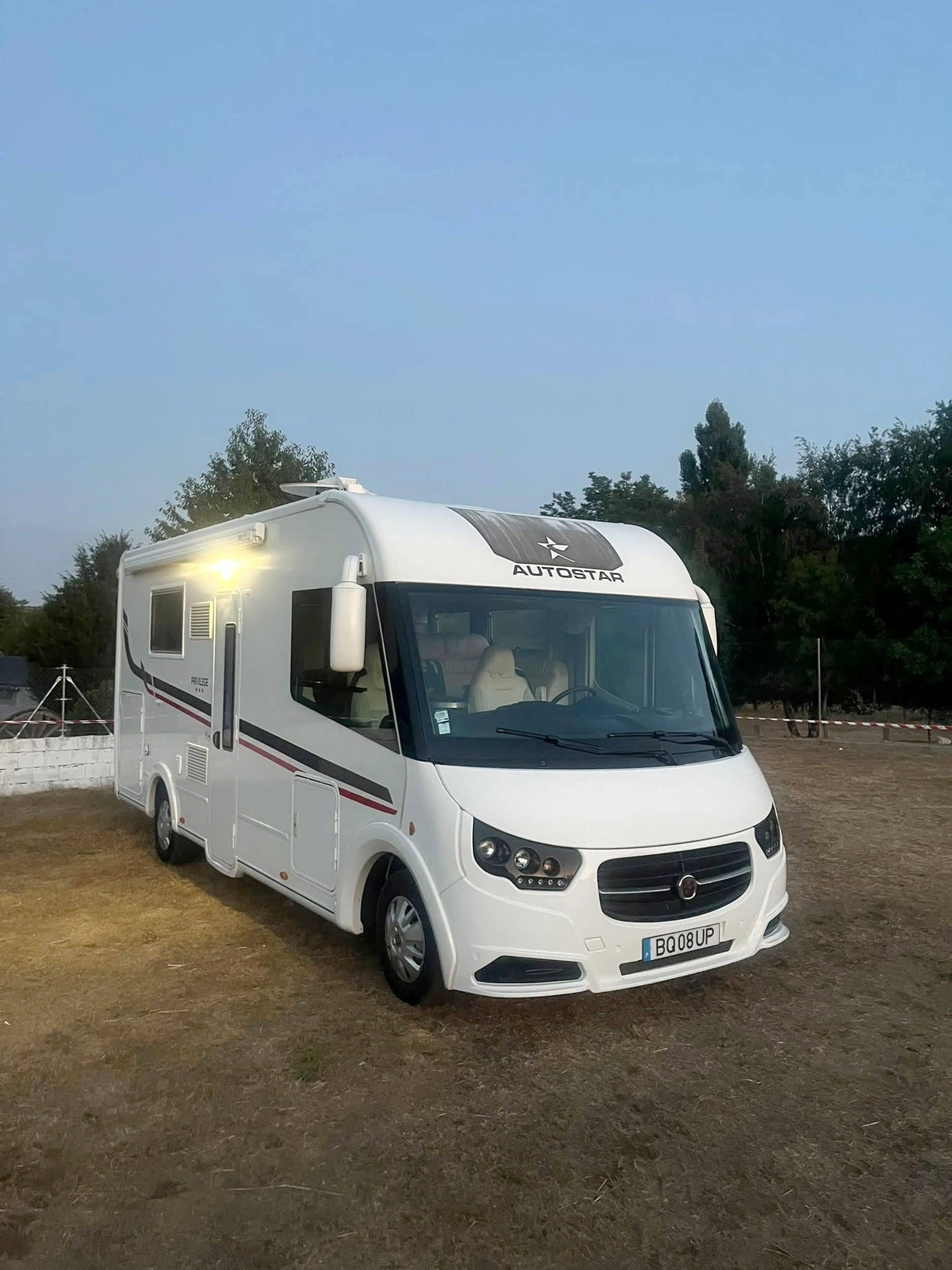 Front view from 3/4 Fiat 2,3 l 130 ch - Yescapa
