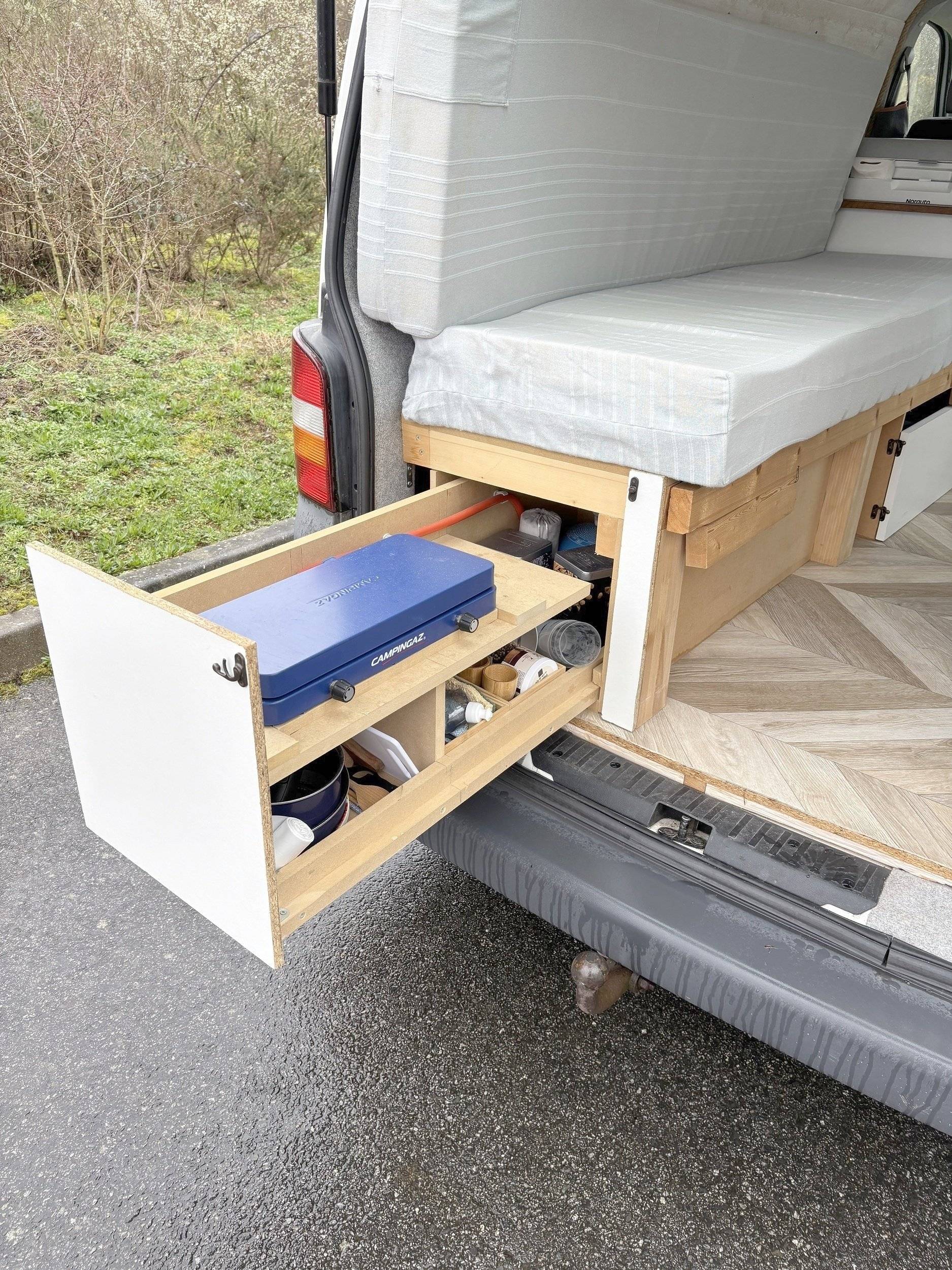 Menjador Volkswagen T5 1,9 l 102 ch - Yescapa