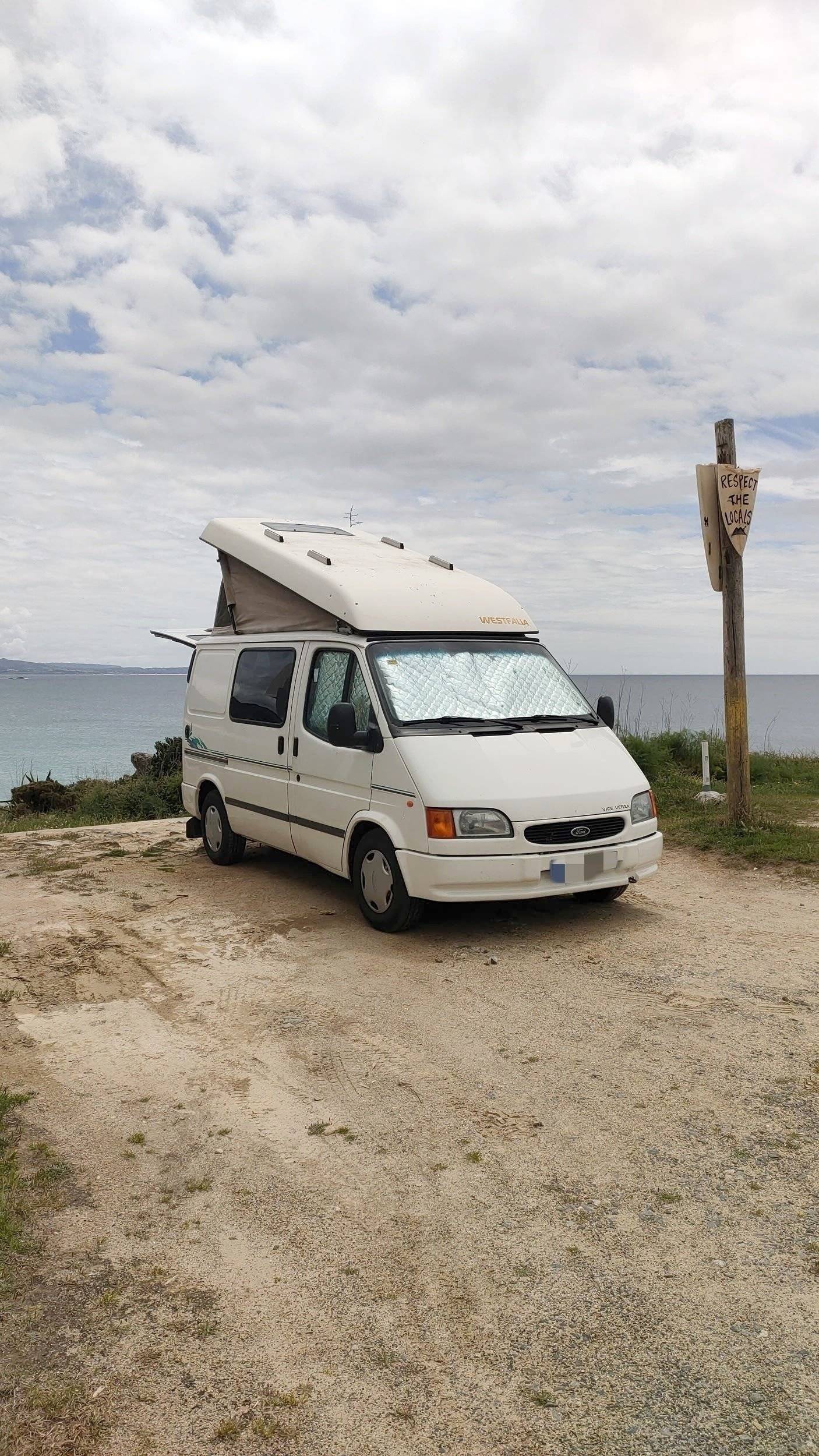 Vue avant de 3/4 Ford Transit Nugget 2.5D - Yescapa