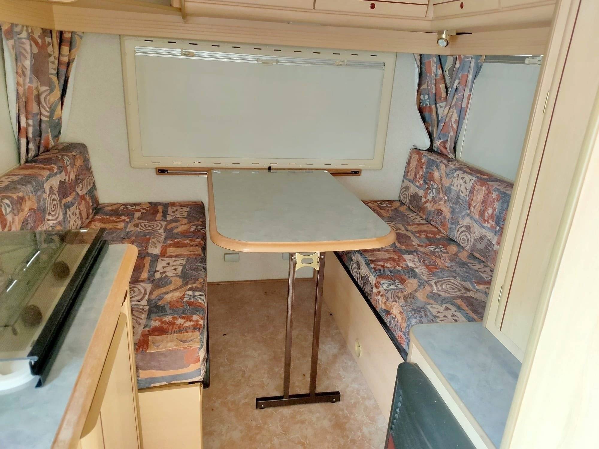 Dining Area Renault - Yescapa