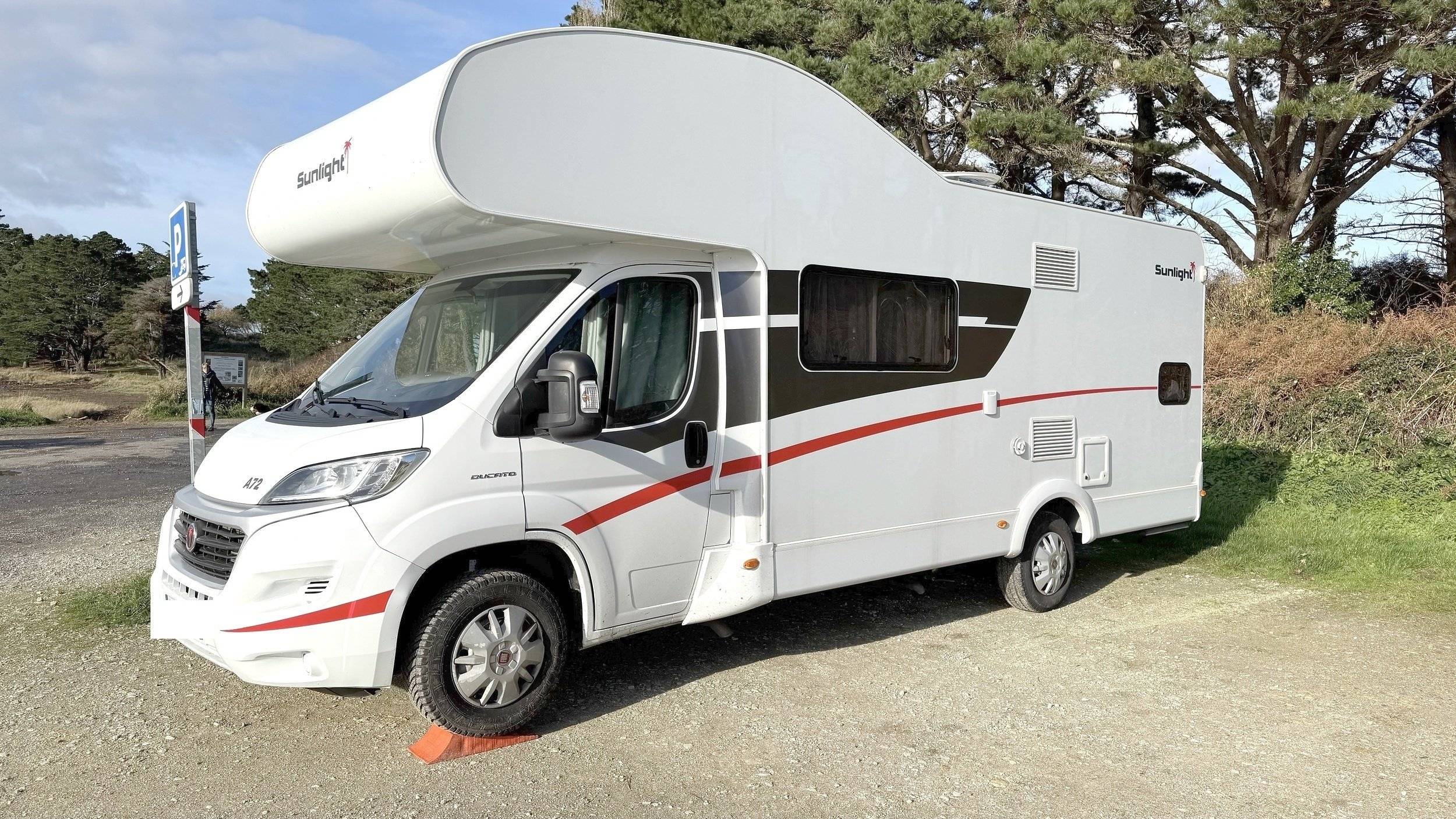 Front view from 3/4 Fiat FIAT DUCATO - Yescapa