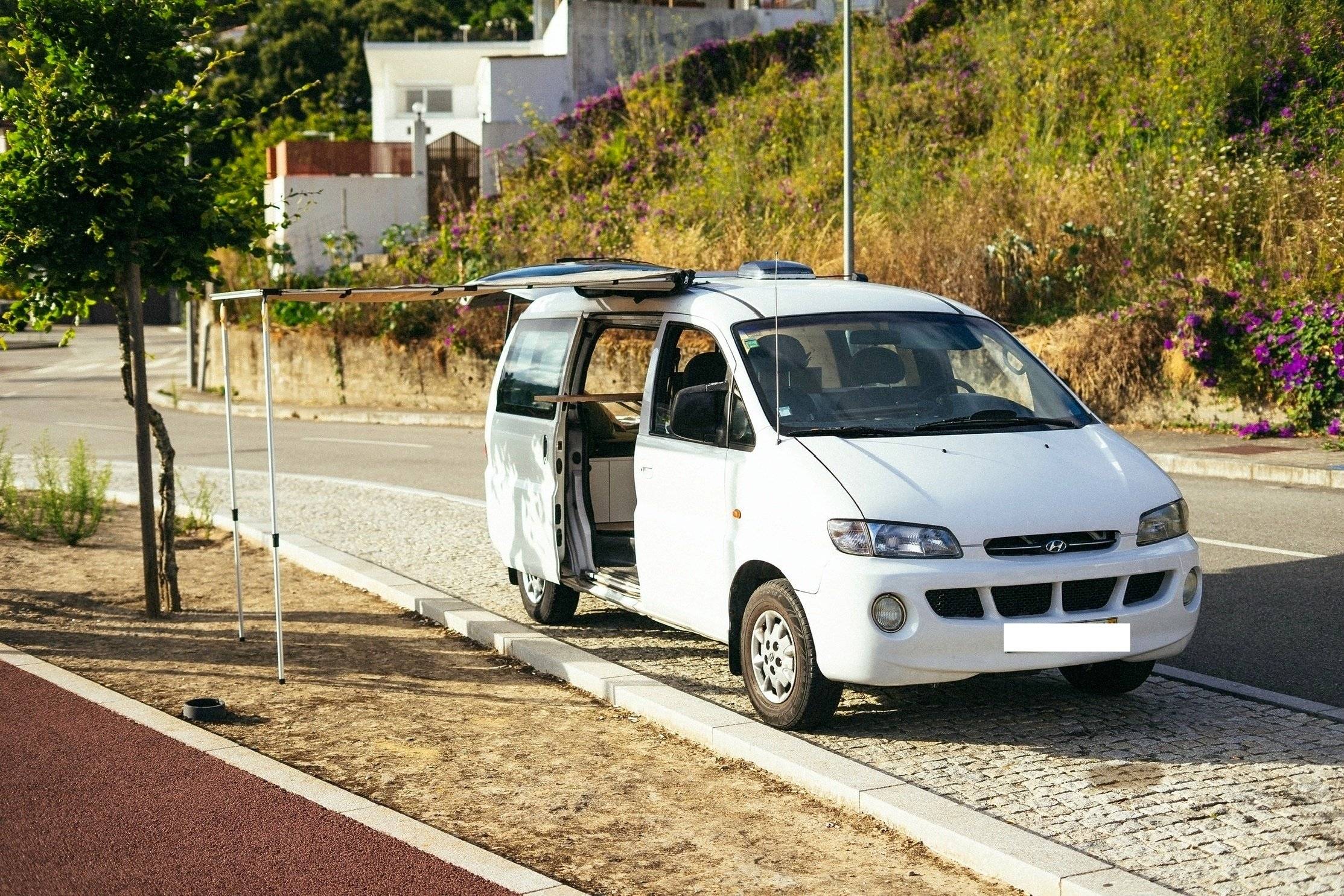 schräge Vorderansicht Hyundai H1 - Yescapa