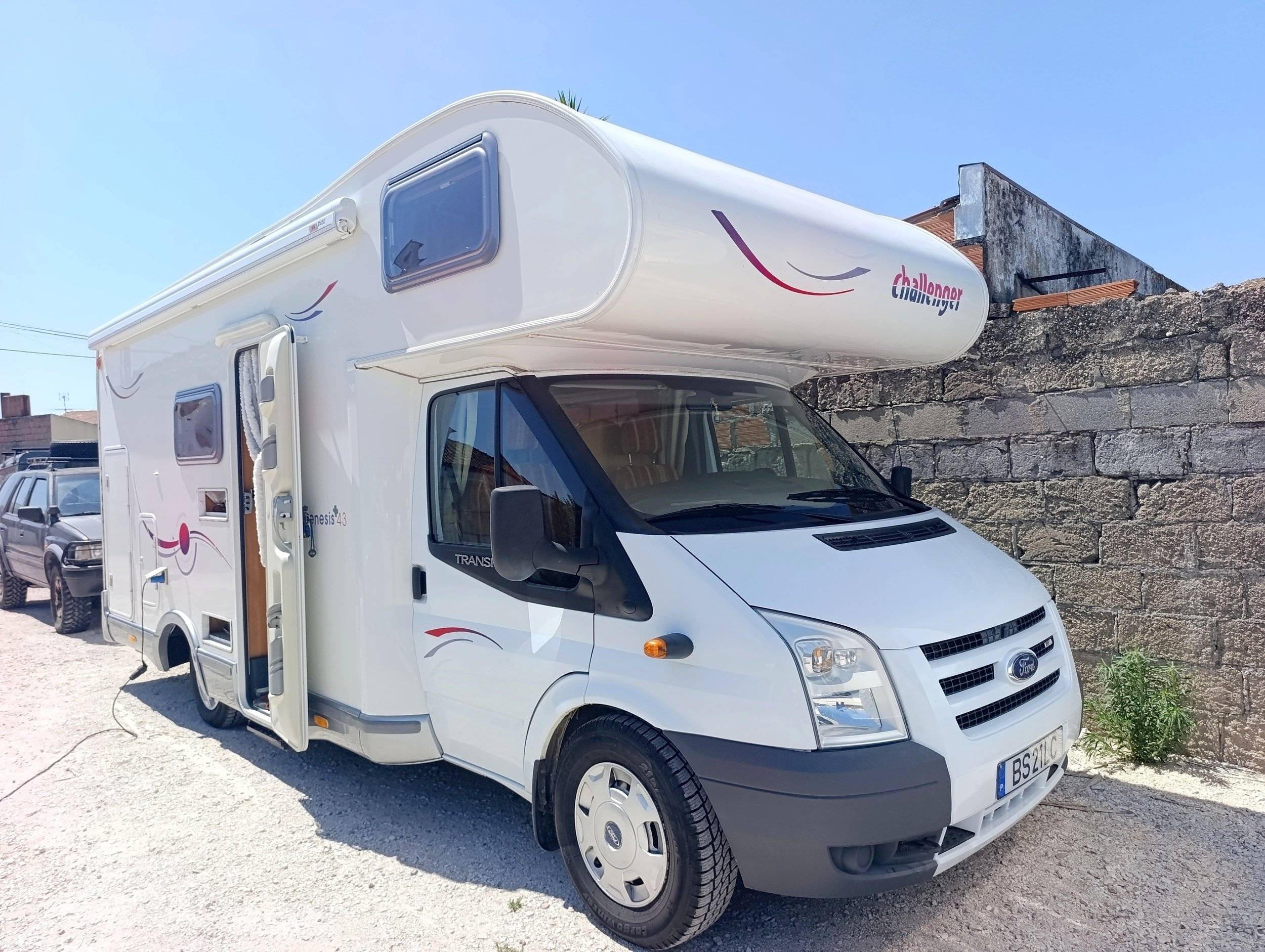 Challenger ford transit