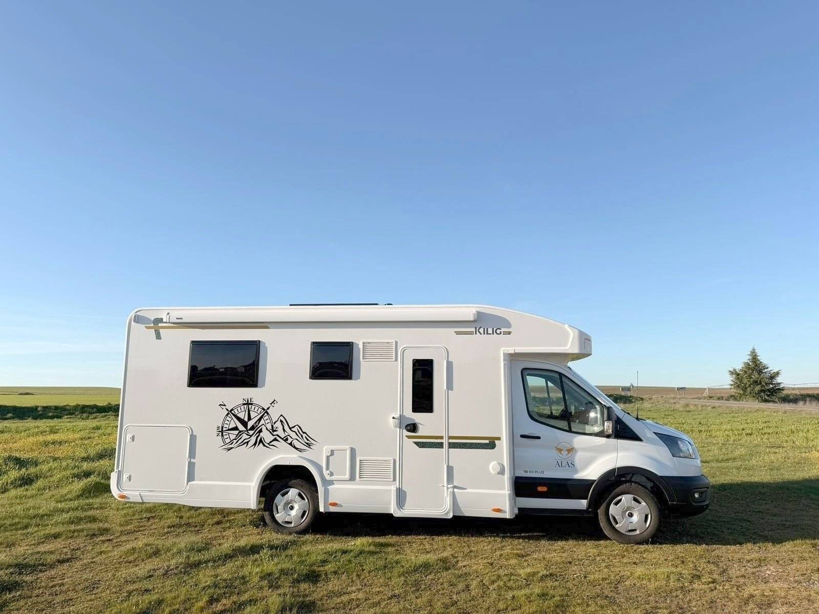 Vista del vehicle angle davanter Ford Ford - Yescapa