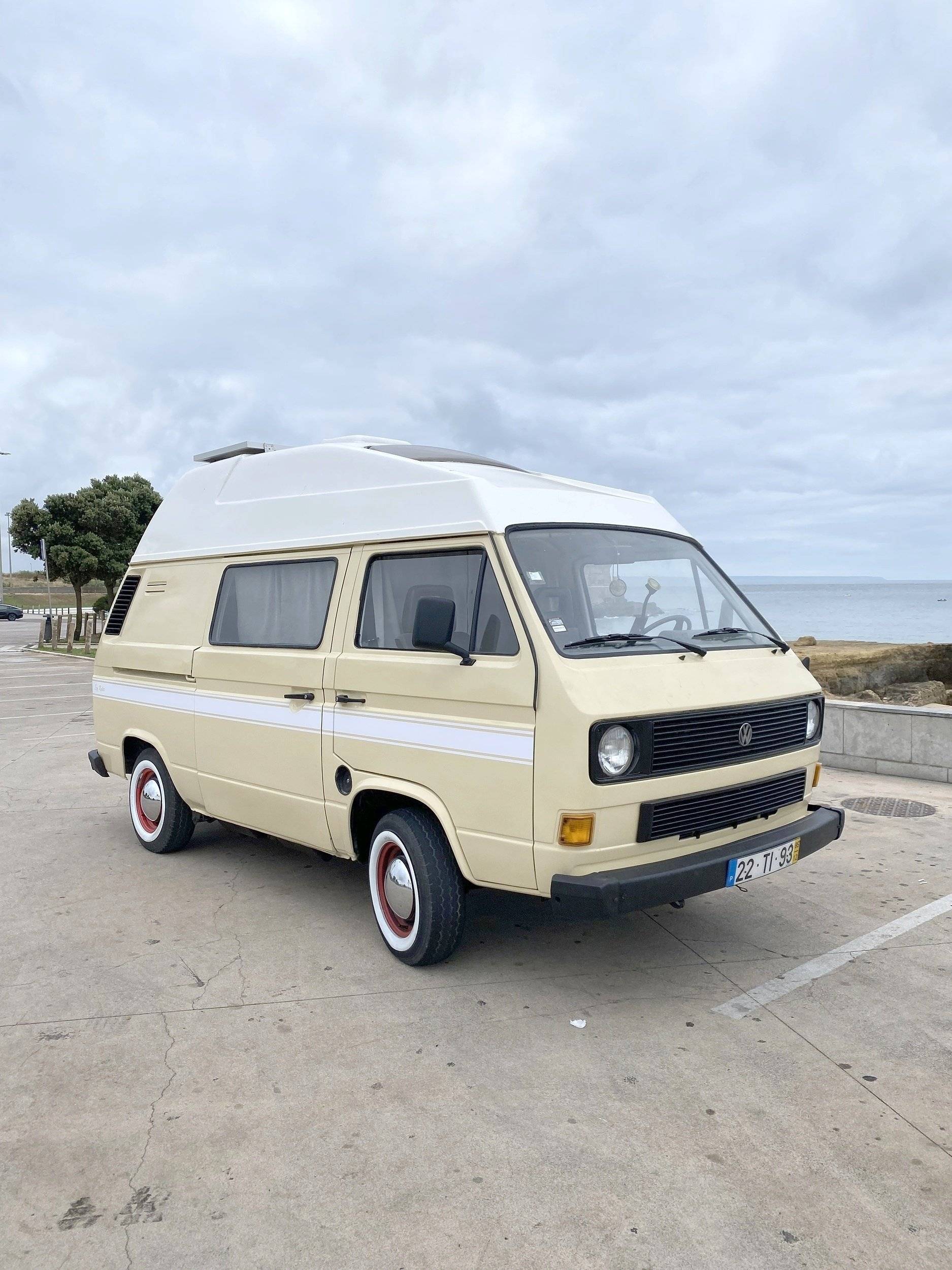 Voorkant 3/4 Volkswagen T3 - Yescapa
