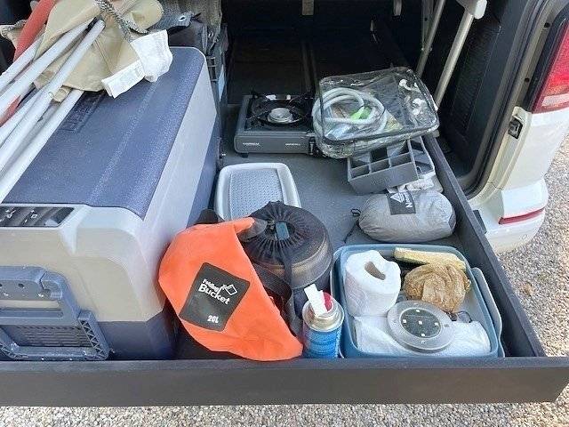 Área de jantar Volkswagen VOLKSWAGEN CALIFORNIA - Yescapa