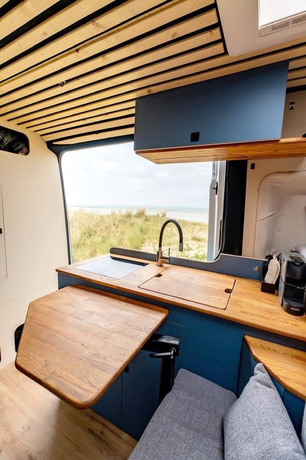 Menjador Volkswagen Crafter 4x4 - Yescapa