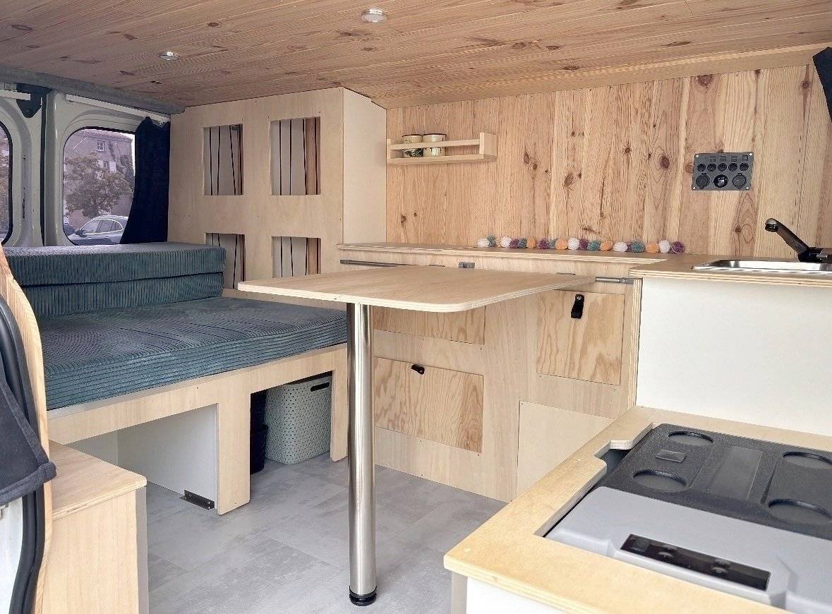 schräge Vorderansicht Opel Opel vivaro L1H1 - Yescapa