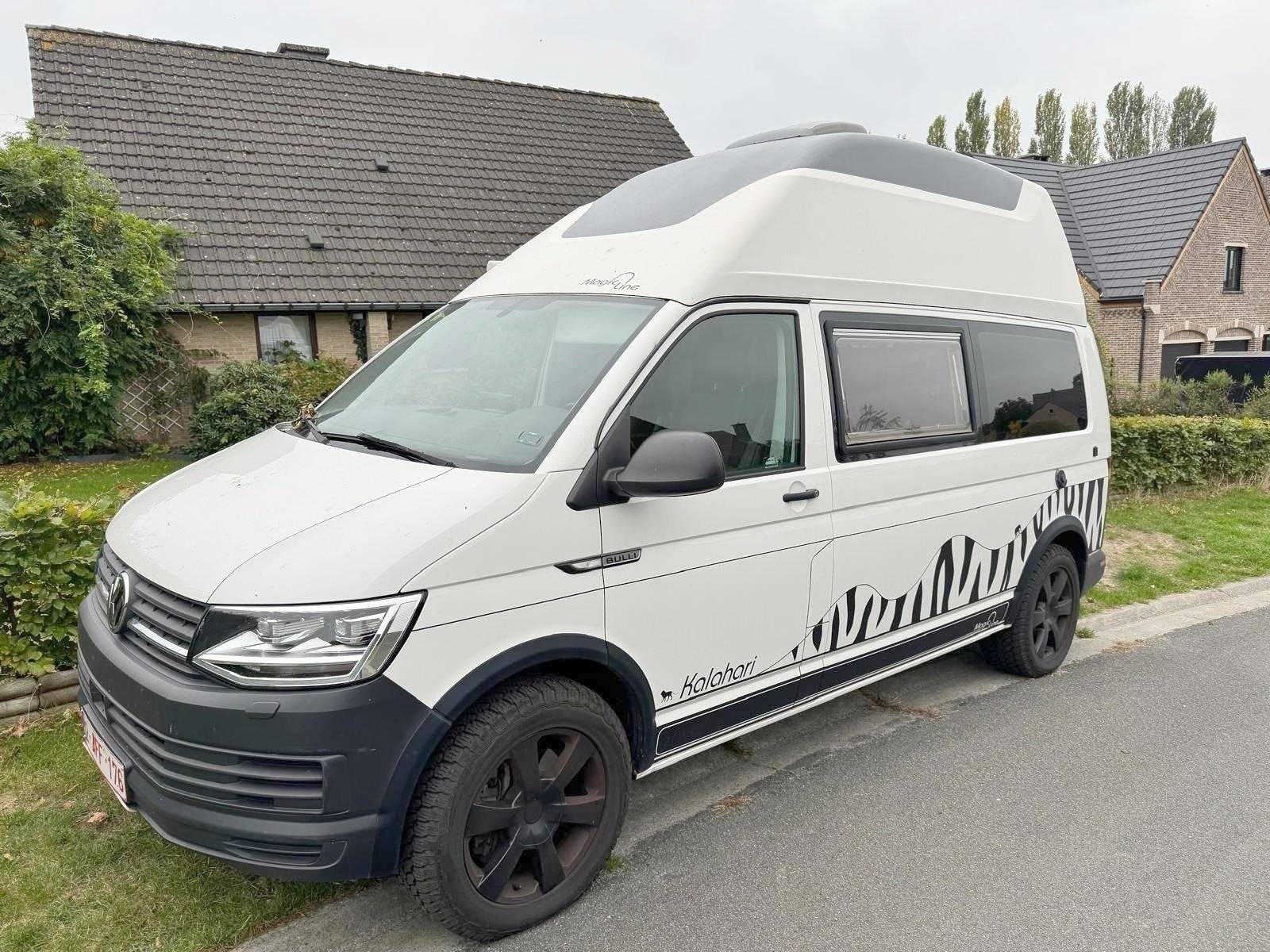 Front view from 3/4 Volkswagen Volkswagen T6 4 motion 110 cv - Yescapa