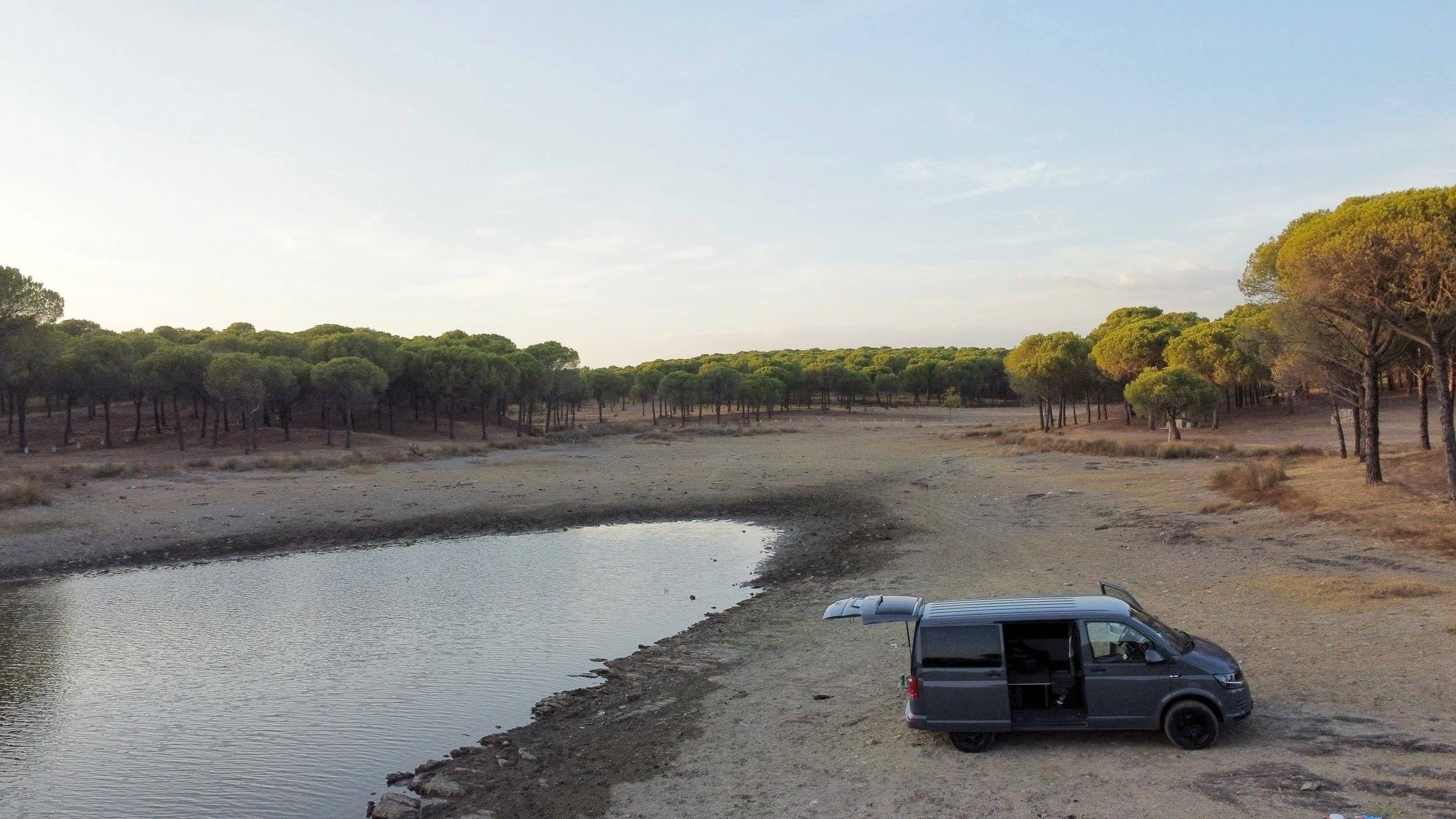 Vue avant de 3/4 Volkswagen Transporter T6 - Yescapa