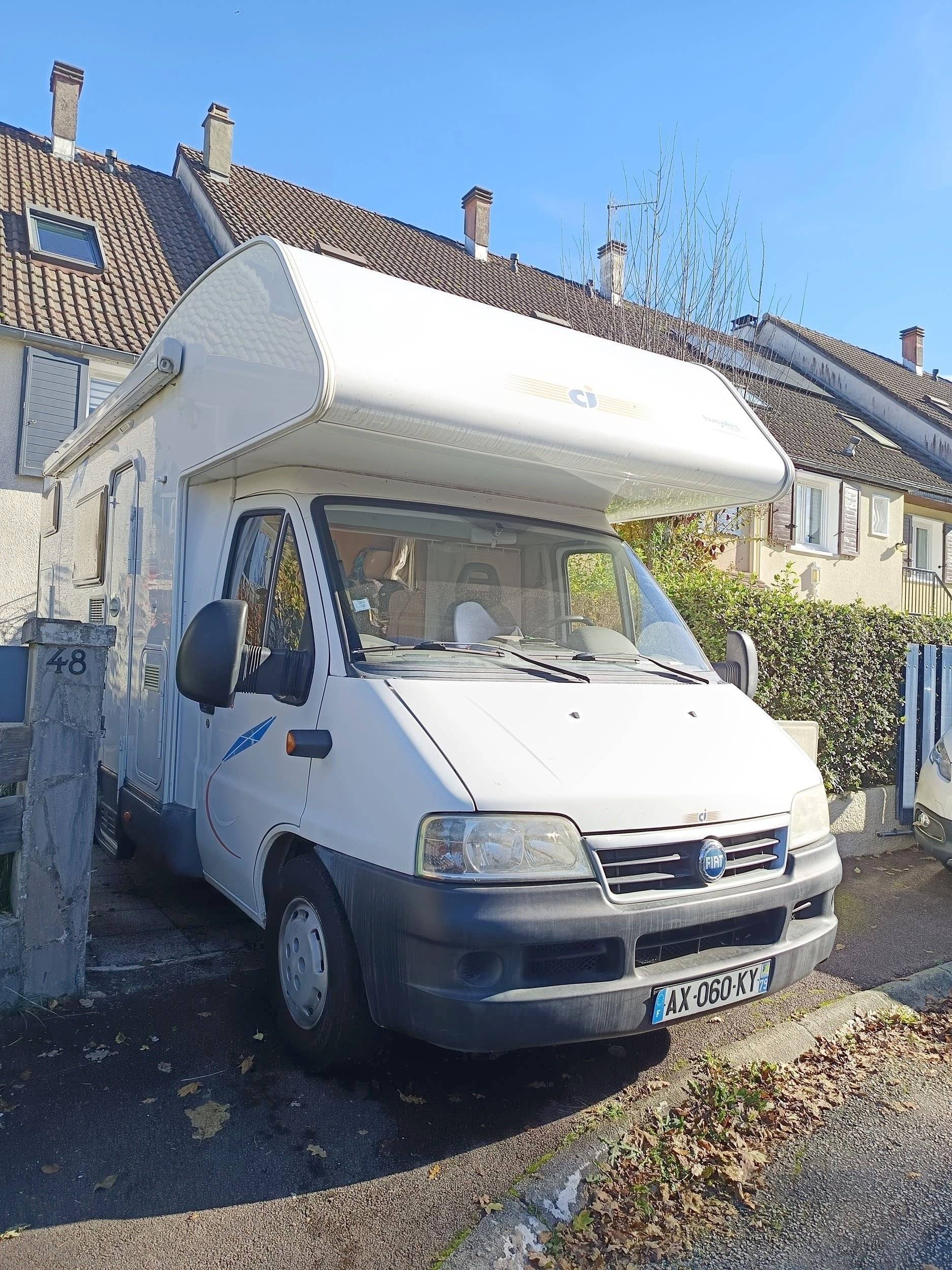 Vista de 3/4 Fiat Ducato 2,3 l 115 ch - Yescapa