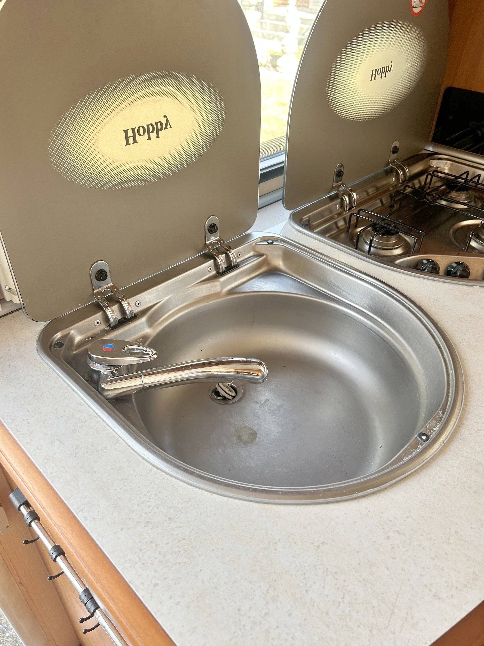 Kitchen Ford Transit 2,2 l 125 ch - Yescapa