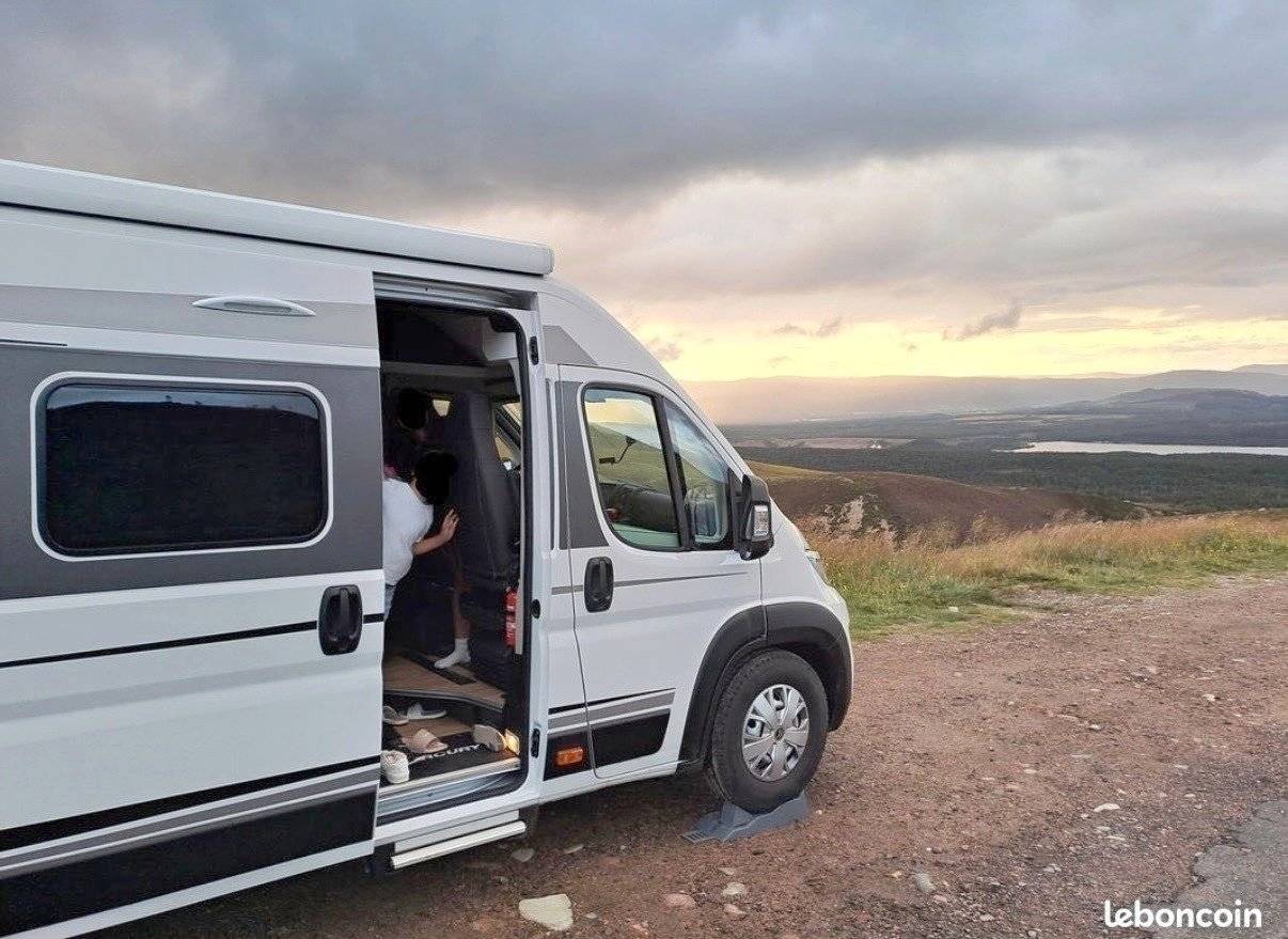 schräge Vorderansicht Citroën Jumper 2,0 l 110 ch - Yescapa