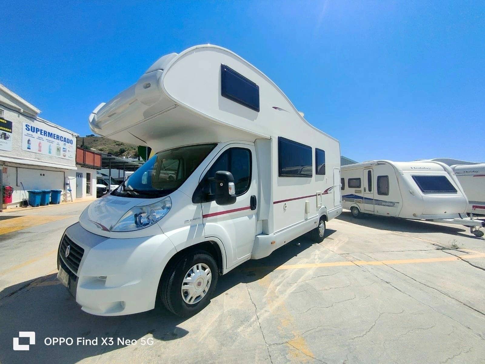 schräge Vorderansicht Fiat - Yescapa