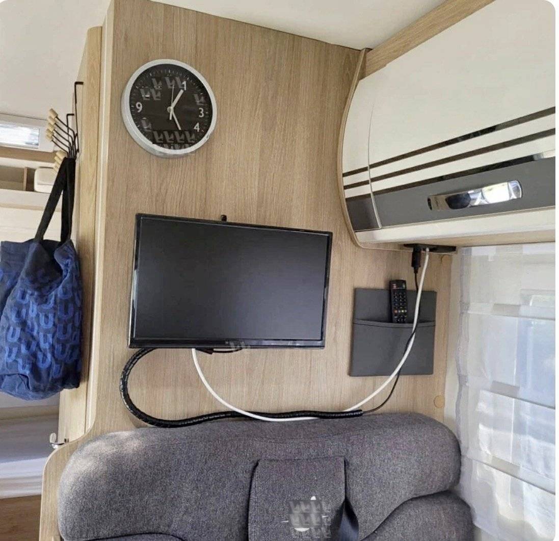 Low profile RV 