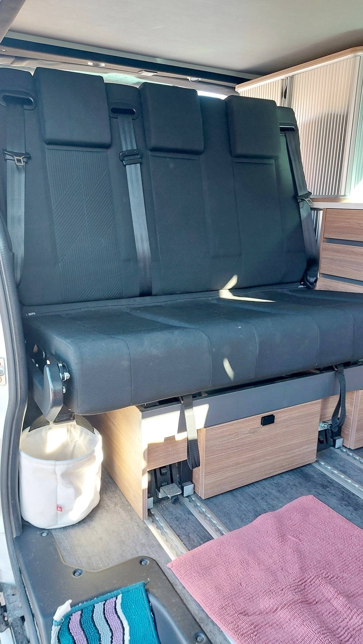 Dining Area Renault Trafic 2,5 l 150 ch - Yescapa