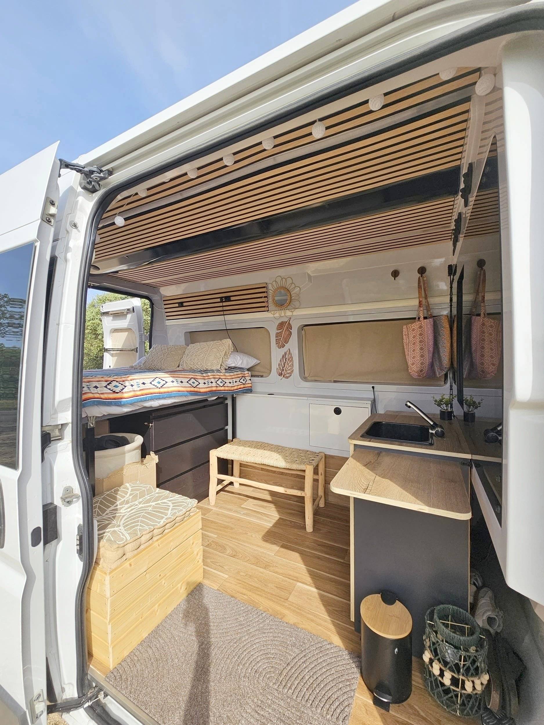 Coin repas Fiat Ducato 2,3 l 130 ch - Yescapa