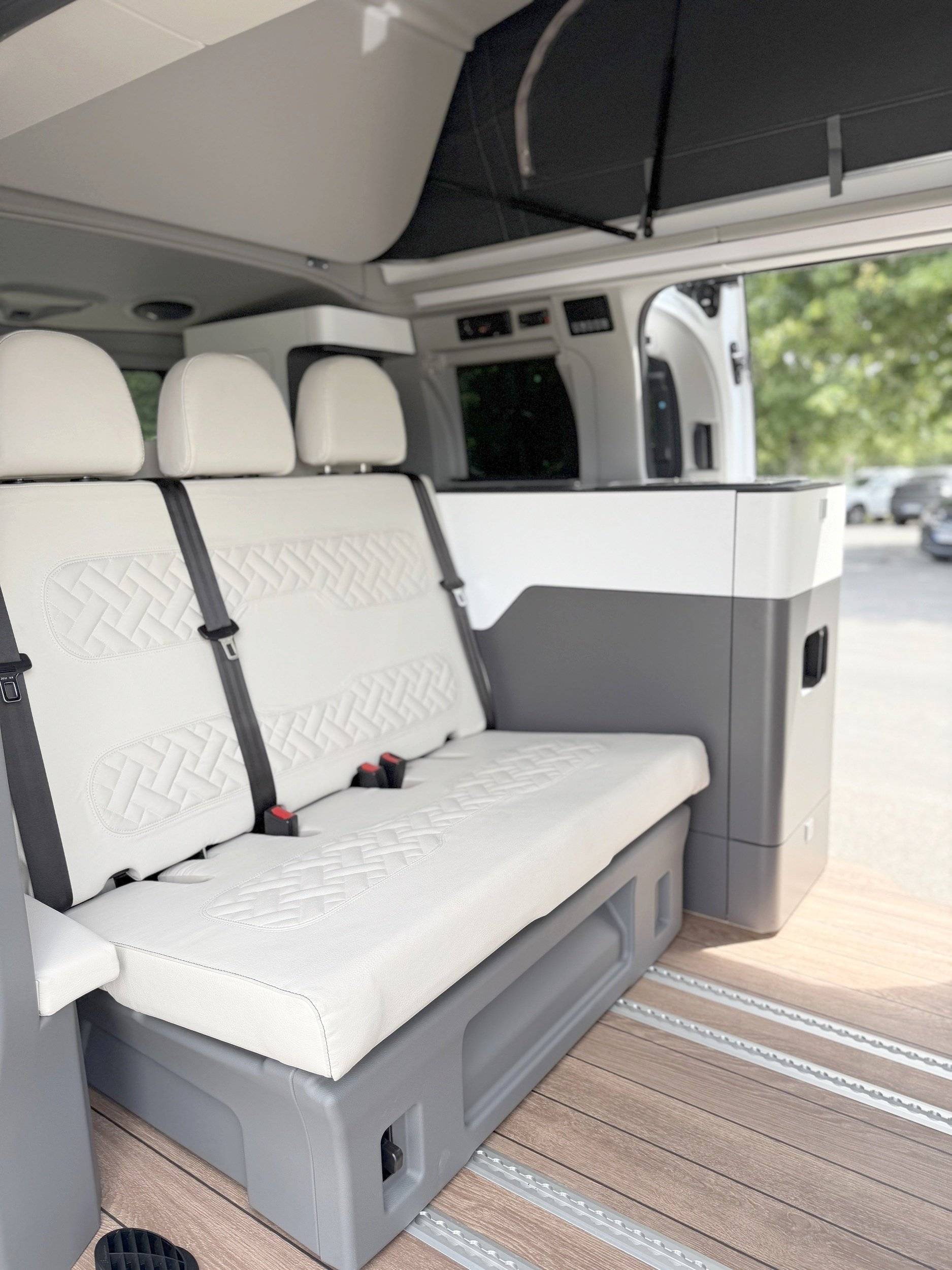 Coin repas Ford FORD TRANSIT CUSTOM 136CV BOITE AUTO - Yescapa