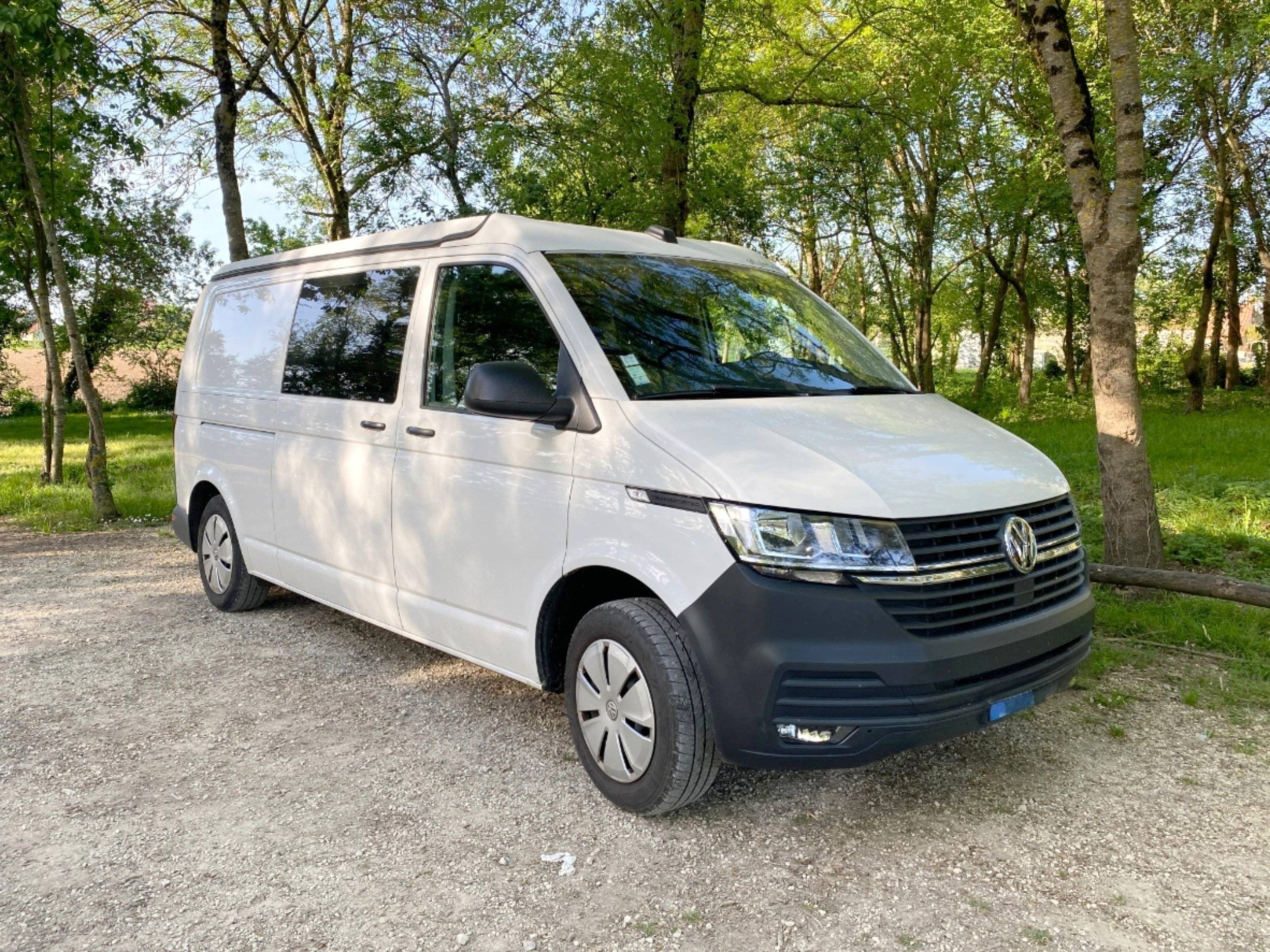 Vista de 3/4 Volkswagen T6 Long 2,0 l 150 ch - Yescapa