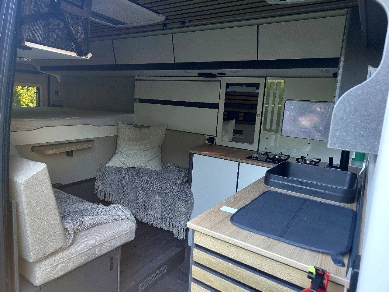 Dining Area Fiat Ducato 2,2 l Multijet 130 ch. - Yescapa