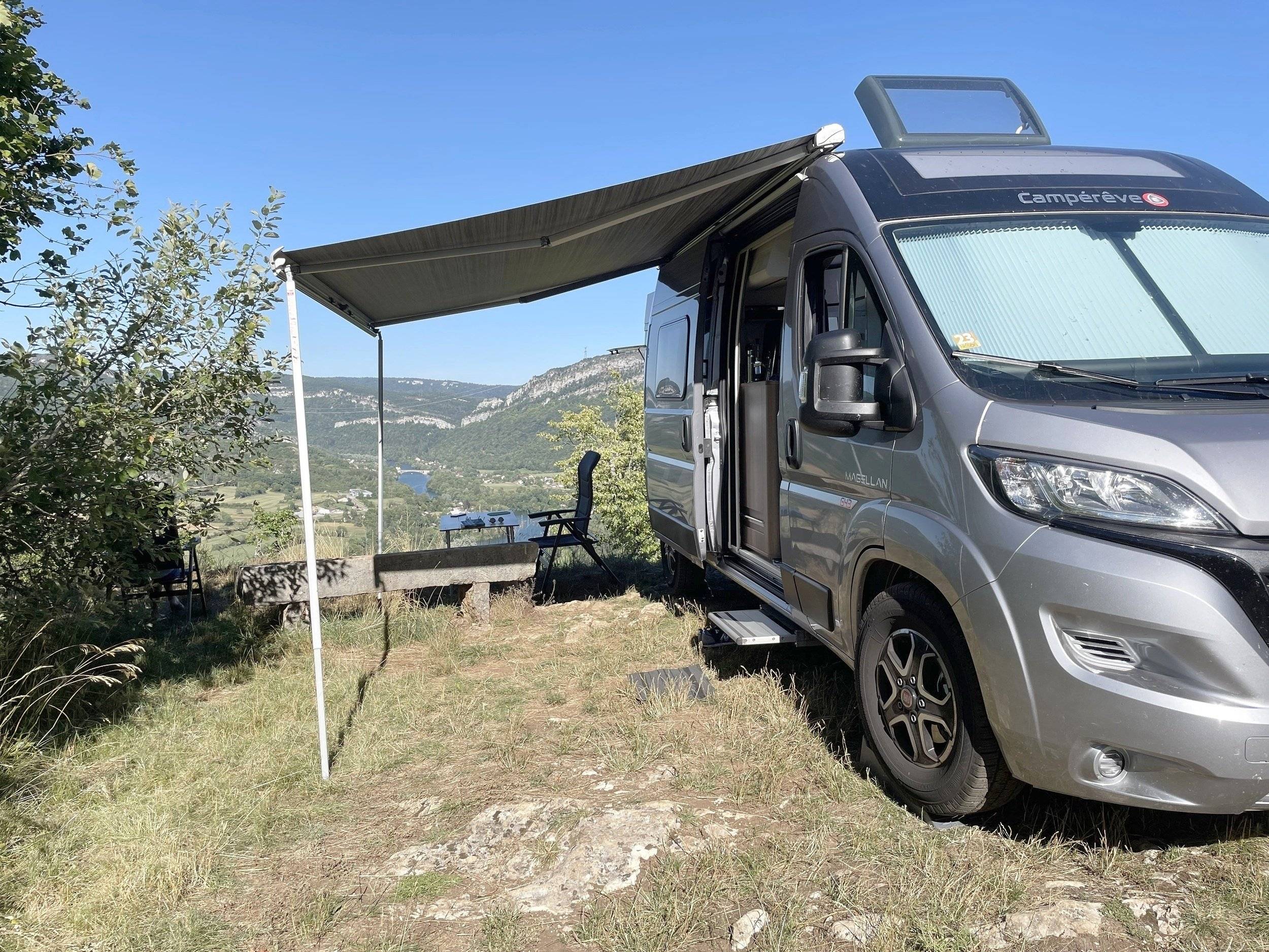 Front view from 3/4 Fiat Fiat Ducato 140 CV - Yescapa