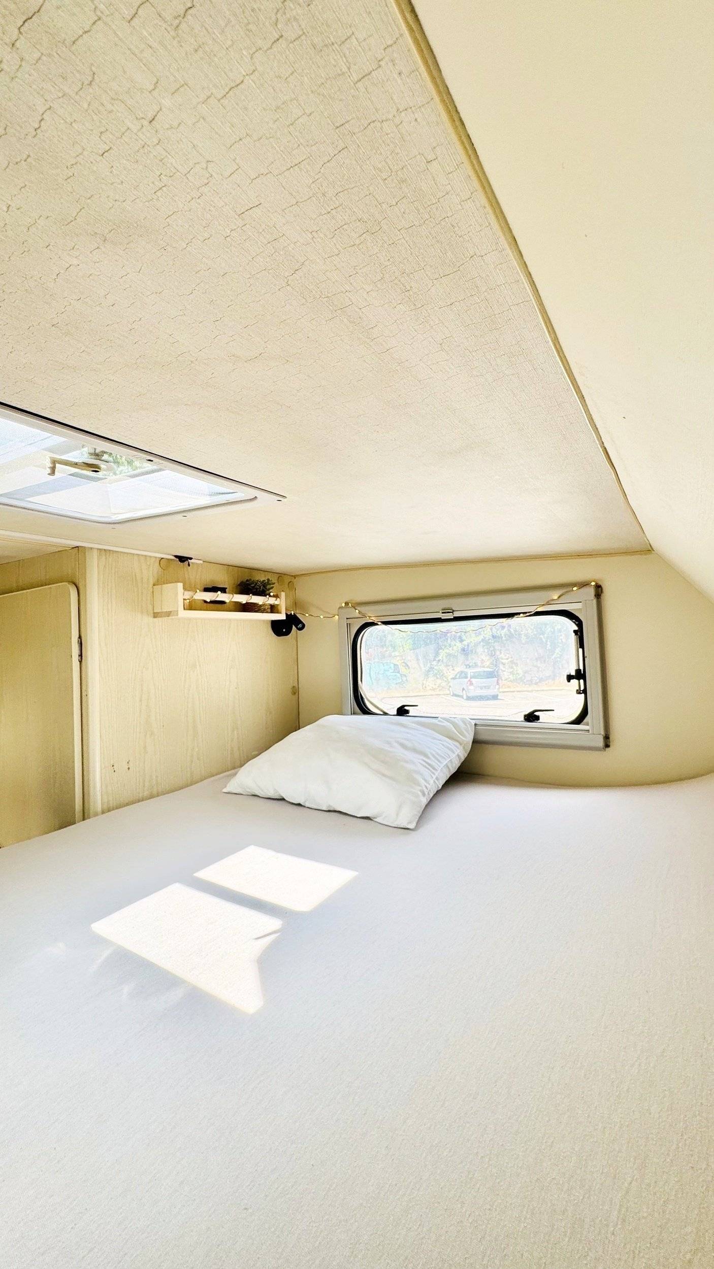 Schlafplätze Ford Transit 2.5D - Yescapa