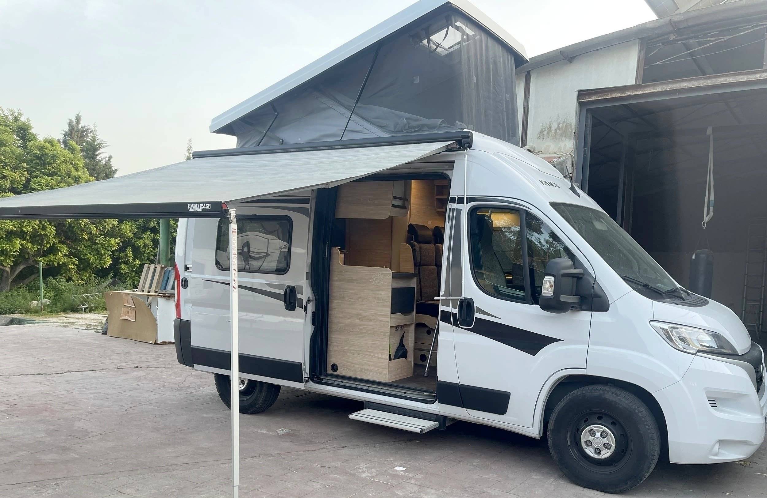 Front view from 3/4 Fiat Ducato 2,3 l Al-Ko 160 ch. - Yescapa