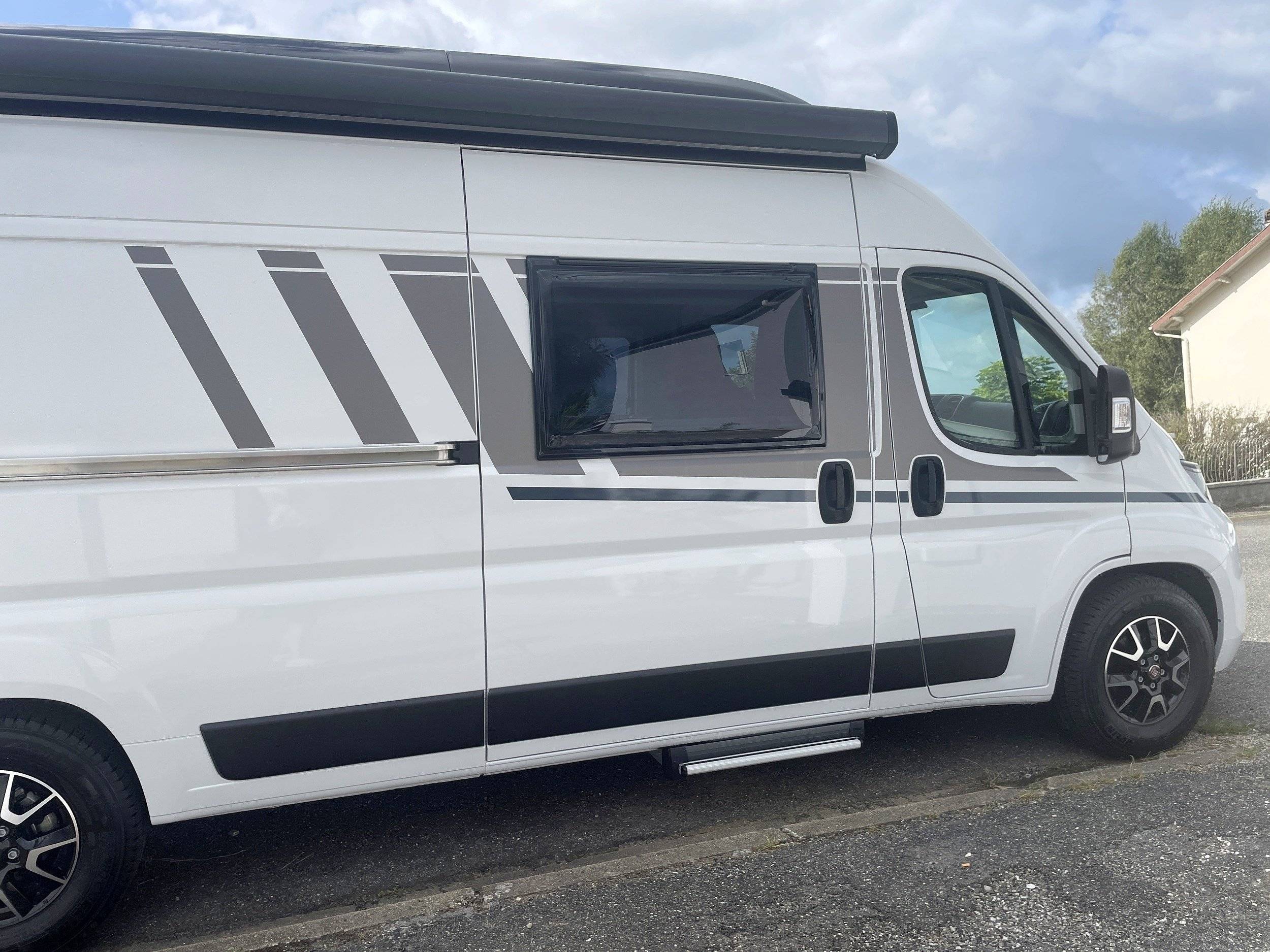 Front view from 3/4 Fiat - Yescapa