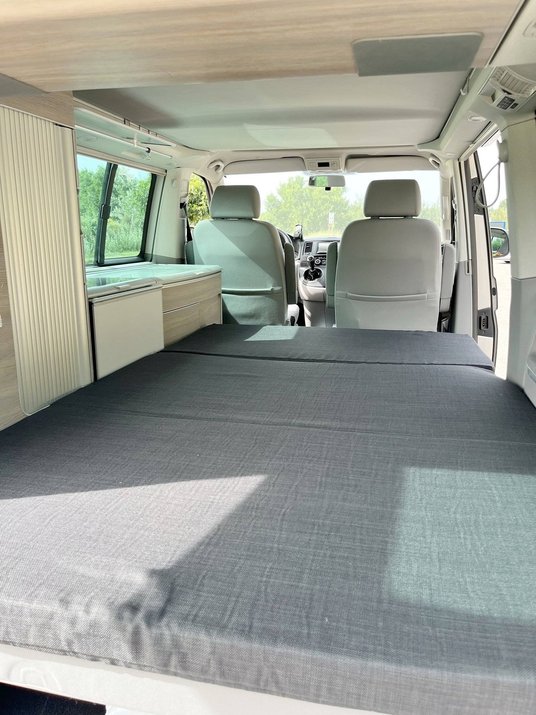 Dormidas Volkswagen T5 2 l 140 ch - Yescapa