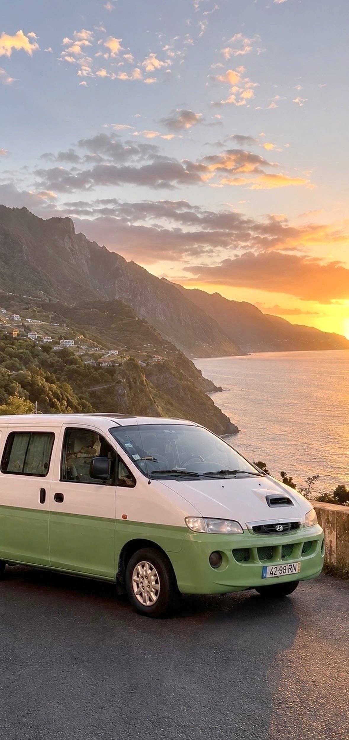 schräge Vorderansicht Hyundai H1 - Yescapa