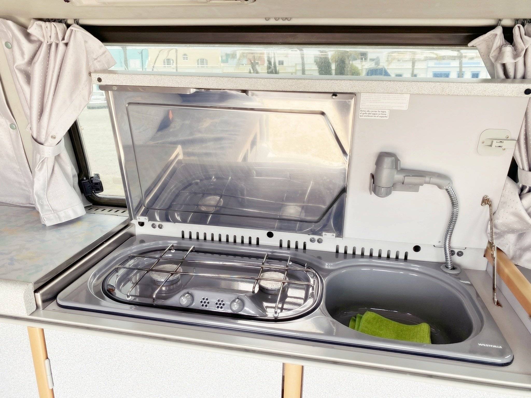 Coin cuisine Volkswagen VOLKSWAGEN CALIFORNIA - Yescapa
