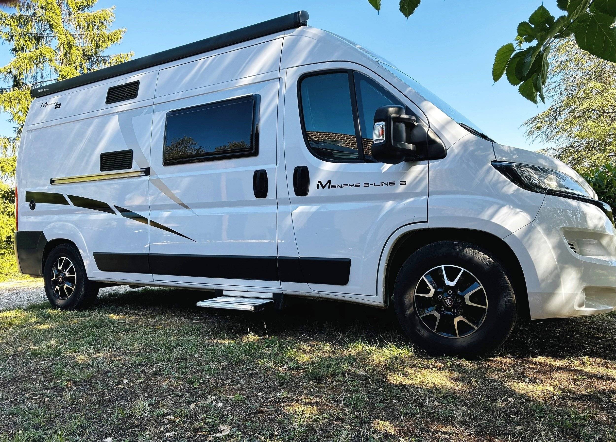 Vue avant de 3/4 Fiat Ducato 2,0 l 130 ch - Yescapa