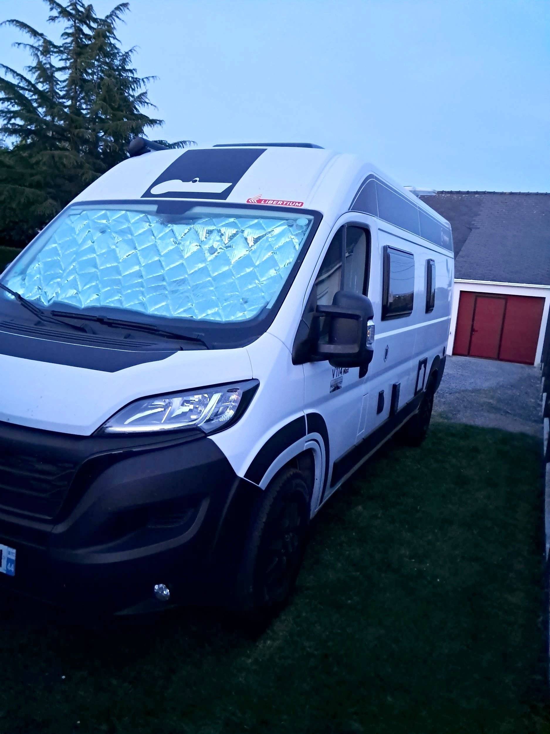 Vista de 3/4 Fiat Ducato 2,0 l 130 ch - Yescapa