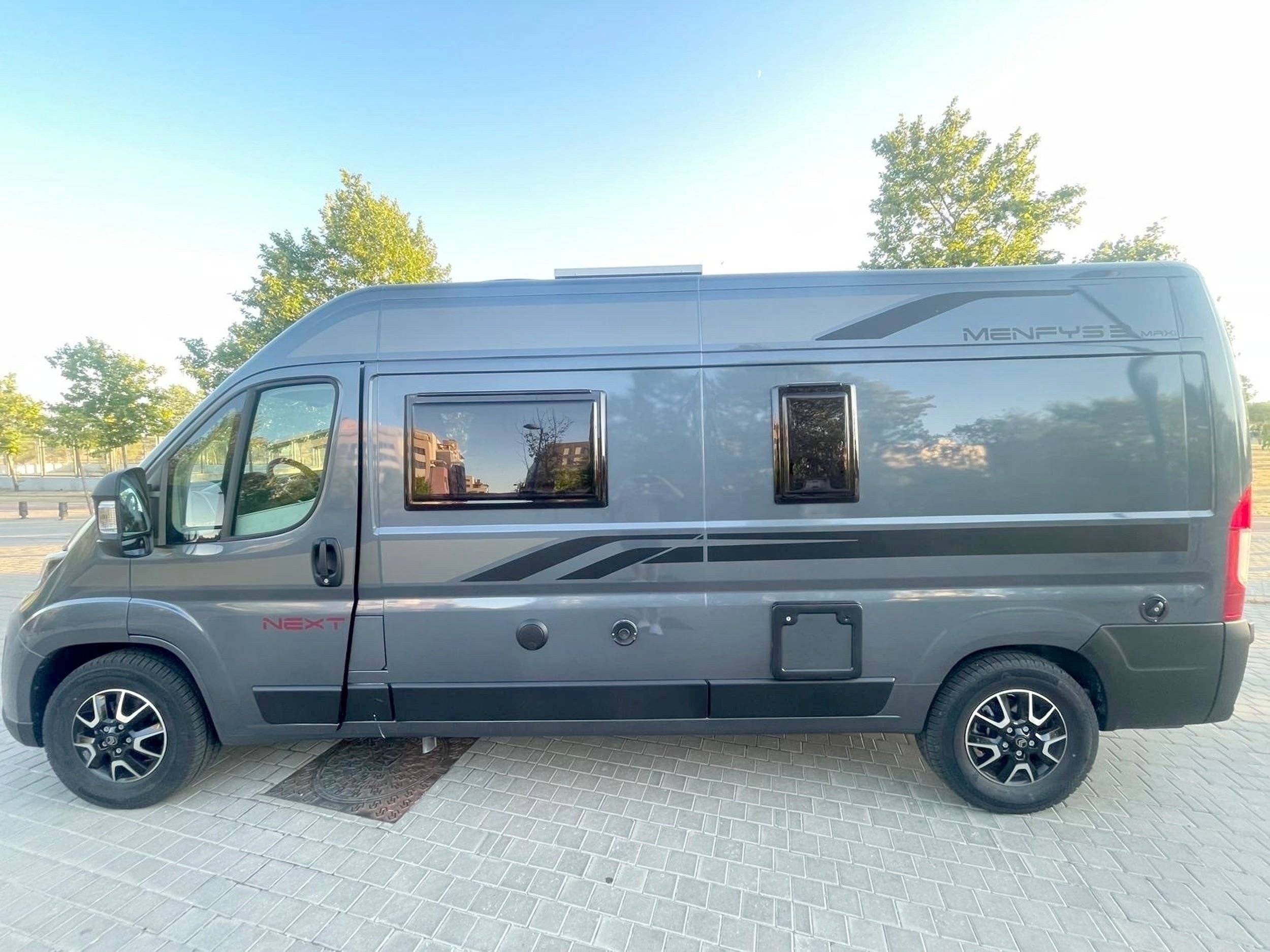 Mclouis Menfys Van 3 maxi