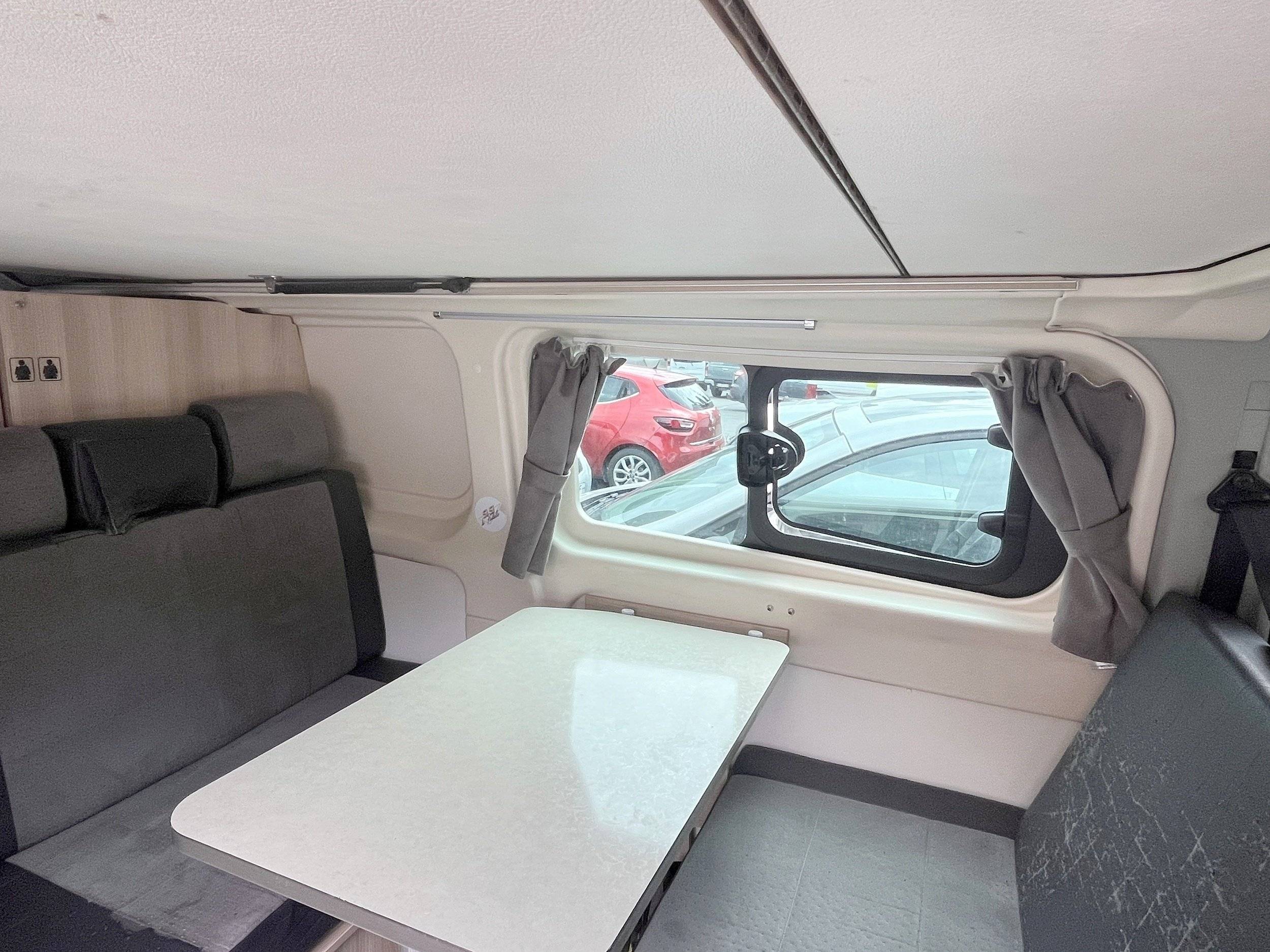 Coin repas Ford Transit Custom 2,0 l 130 ch - Yescapa