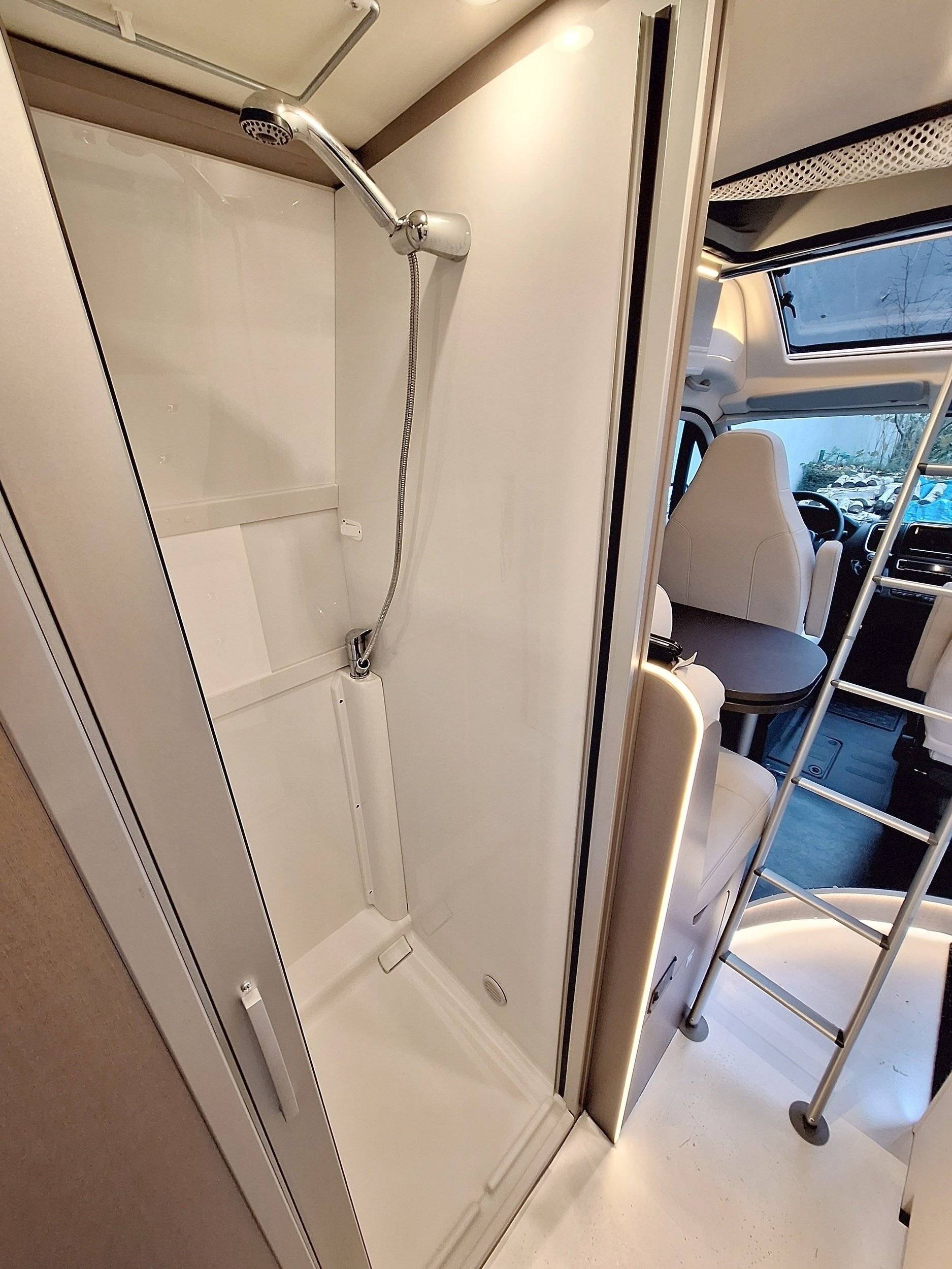 Bürstner ELISEO C642