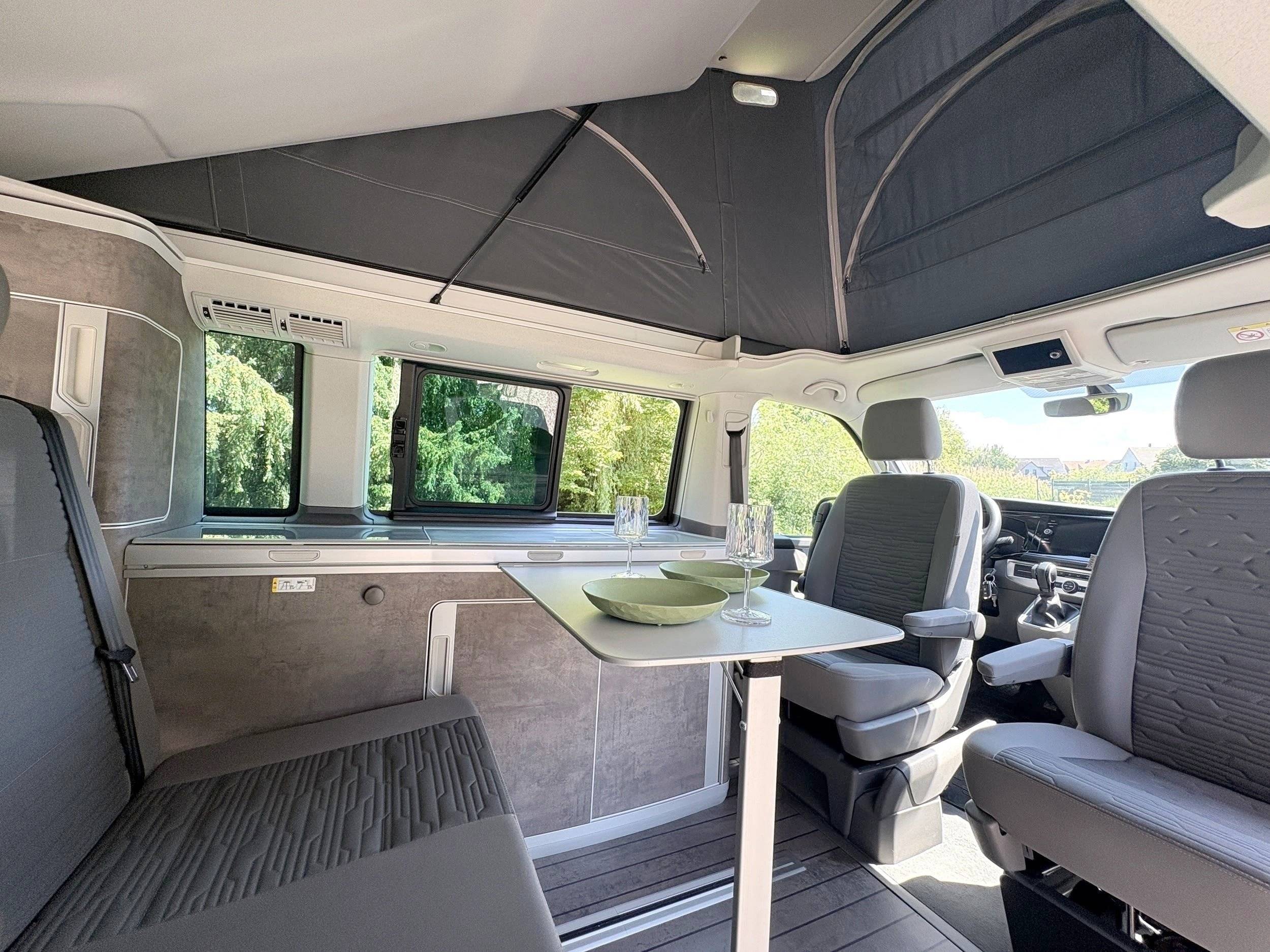 Dining Area Volkswagen T6.1 California Ocean - Yescapa